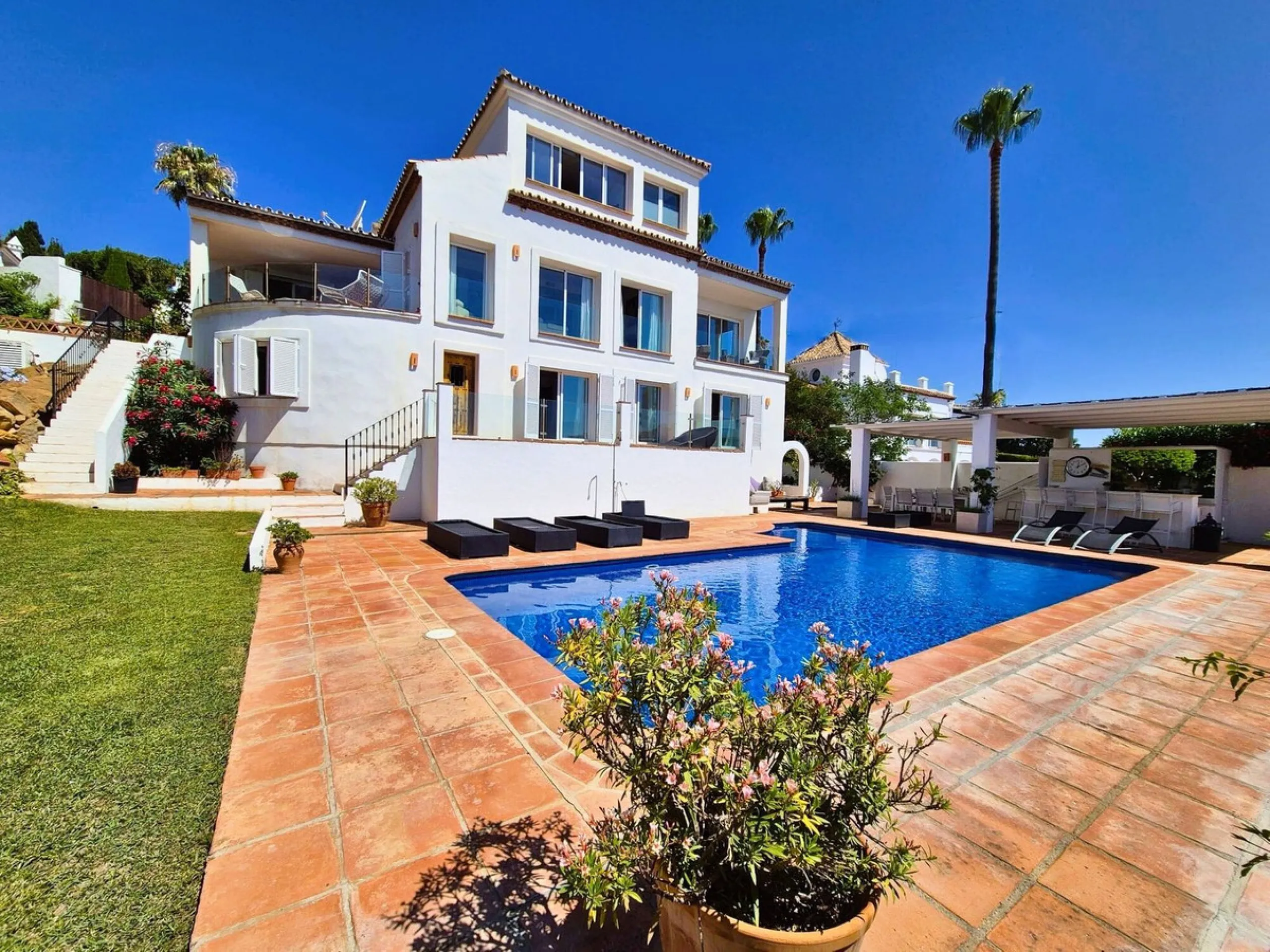 Classical Villa with Stunning Sea Views in La Paloma, Manilva