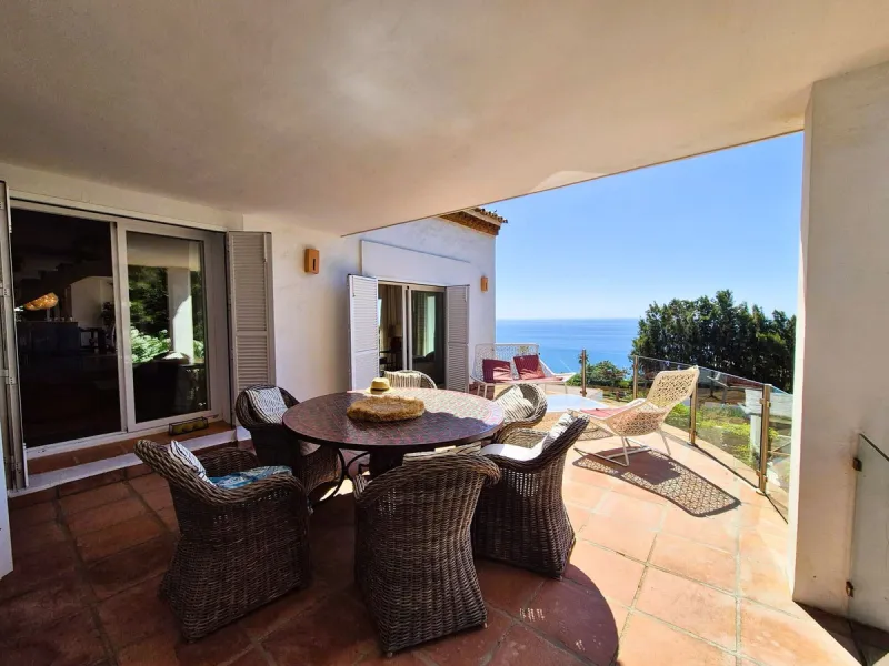 Classical Villa with Stunning Sea Views in La Paloma, Manilva