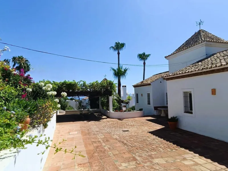 Classical Villa with Stunning Sea Views in La Paloma, Manilva