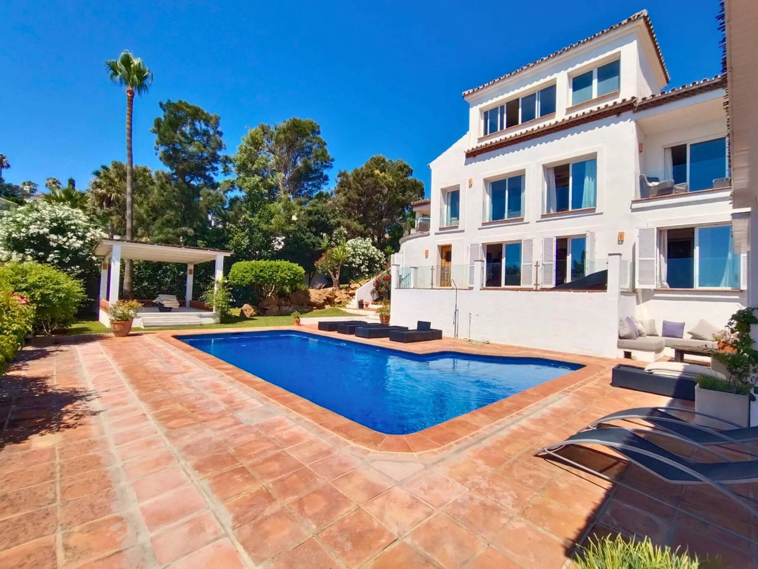 Classical Villa with Stunning Sea Views in La Paloma, Manilva