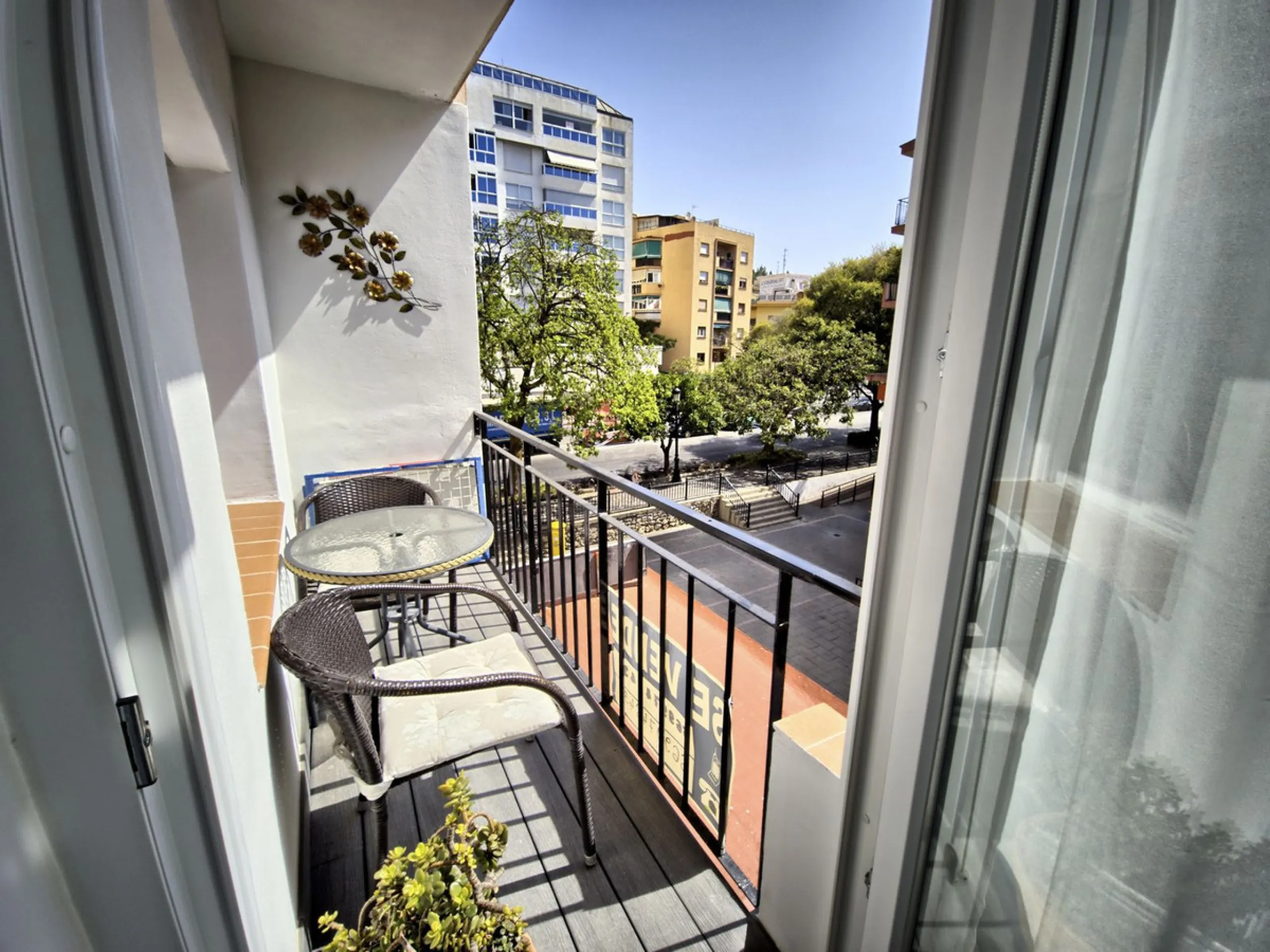 This beautifully renovated and fully furnished 2-bedroom apartment offers a rare blend of modern comfortand unbeatable location. The apartment features two spacious bedrooms with brand-new furnishings, a bright open-plan living area, a fully equipped smar