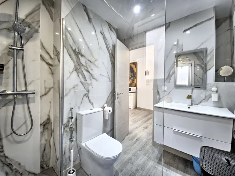 This beautifully renovated and fully furnished 2-bedroom apartment offers a rare blend of modern comfortand unbeatable location. The apartment features two spacious bedrooms with brand-new furnishings, a bright open-plan living area, a fully equipped smar