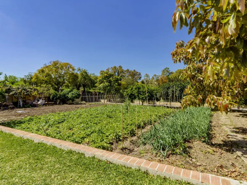 House - Detached Villa в продаже в Benahavís, Málaga. В доме 5 спален и 4 ванных комнат. Площадь дома 562 м². Площадь участка 1394 м²