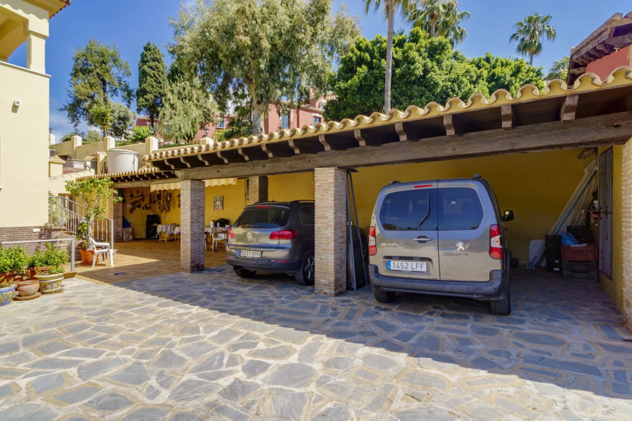 House - Detached Villa в продаже в Benahavís, Málaga. В доме 5 спален и 4 ванных комнат. Площадь дома 562 м². Площадь участка 1394 м²