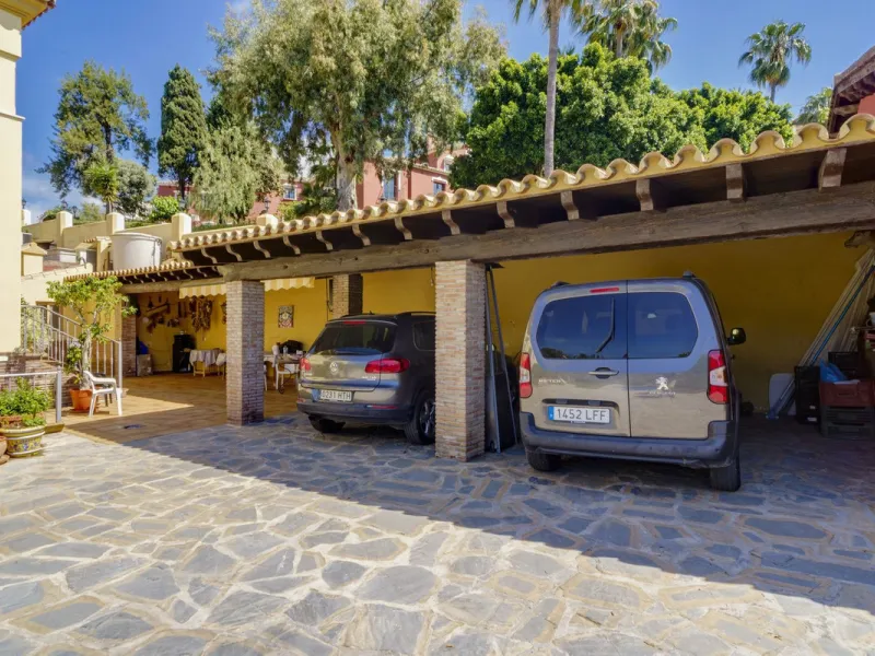 House - Detached Villa в продаже в Benahavís, Málaga. В доме 5 спален и 4 ванных комнат. Площадь дома 562 м². Площадь участка 1394 м²