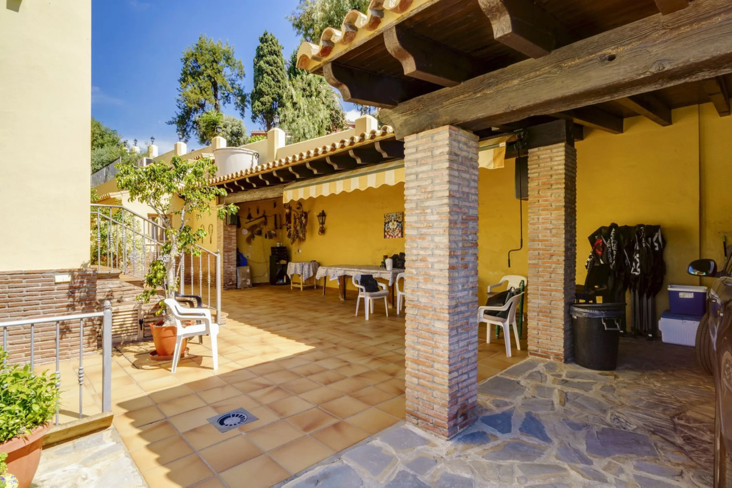 House - Detached Villa в продаже в Benahavís, Málaga. В доме 5 спален и 4 ванных комнат. Площадь дома 562 м². Площадь участка 1394 м²