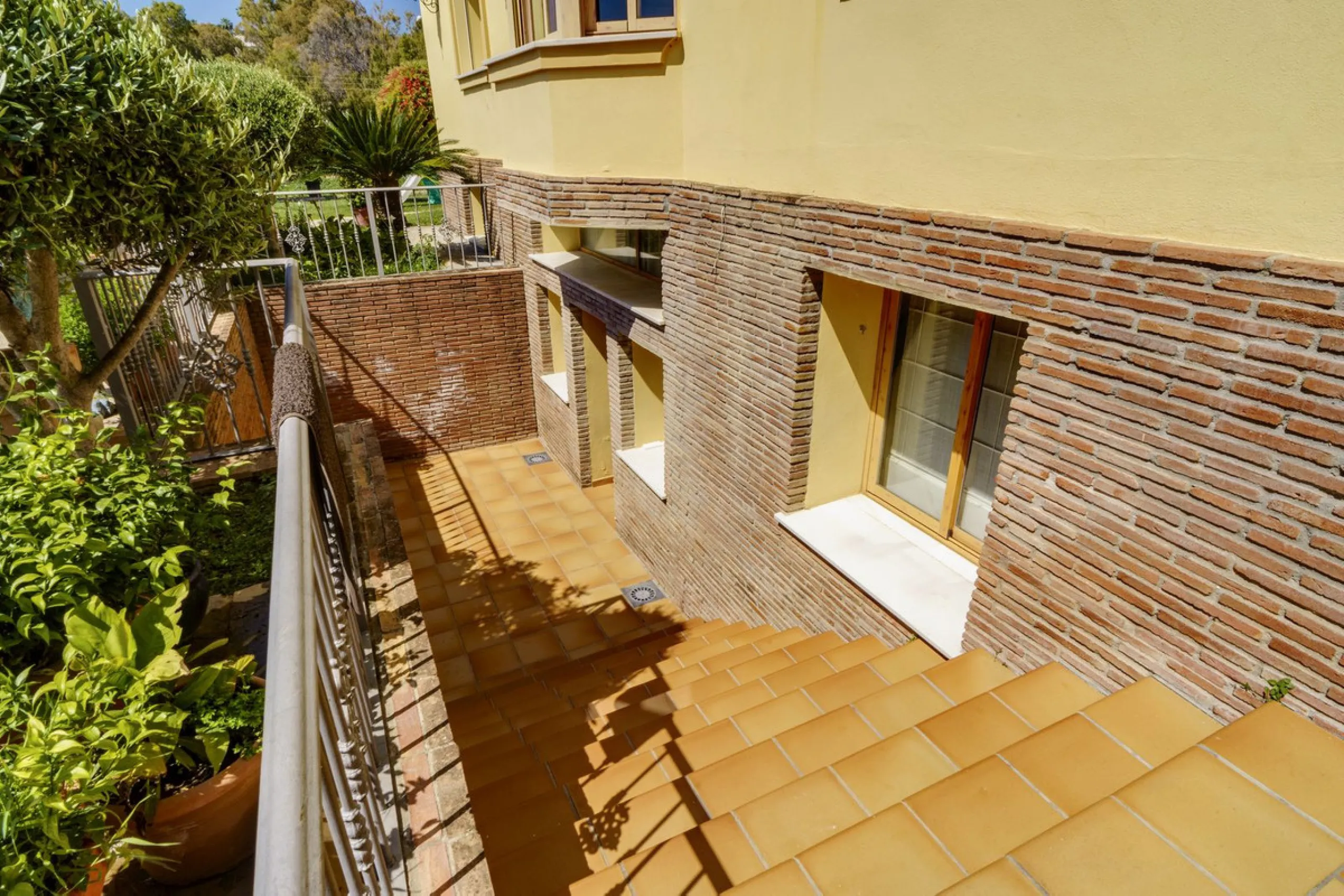 House - Detached Villa в продаже в Benahavís, Málaga. В доме 5 спален и 4 ванных комнат. Площадь дома 562 м². Площадь участка 1394 м²