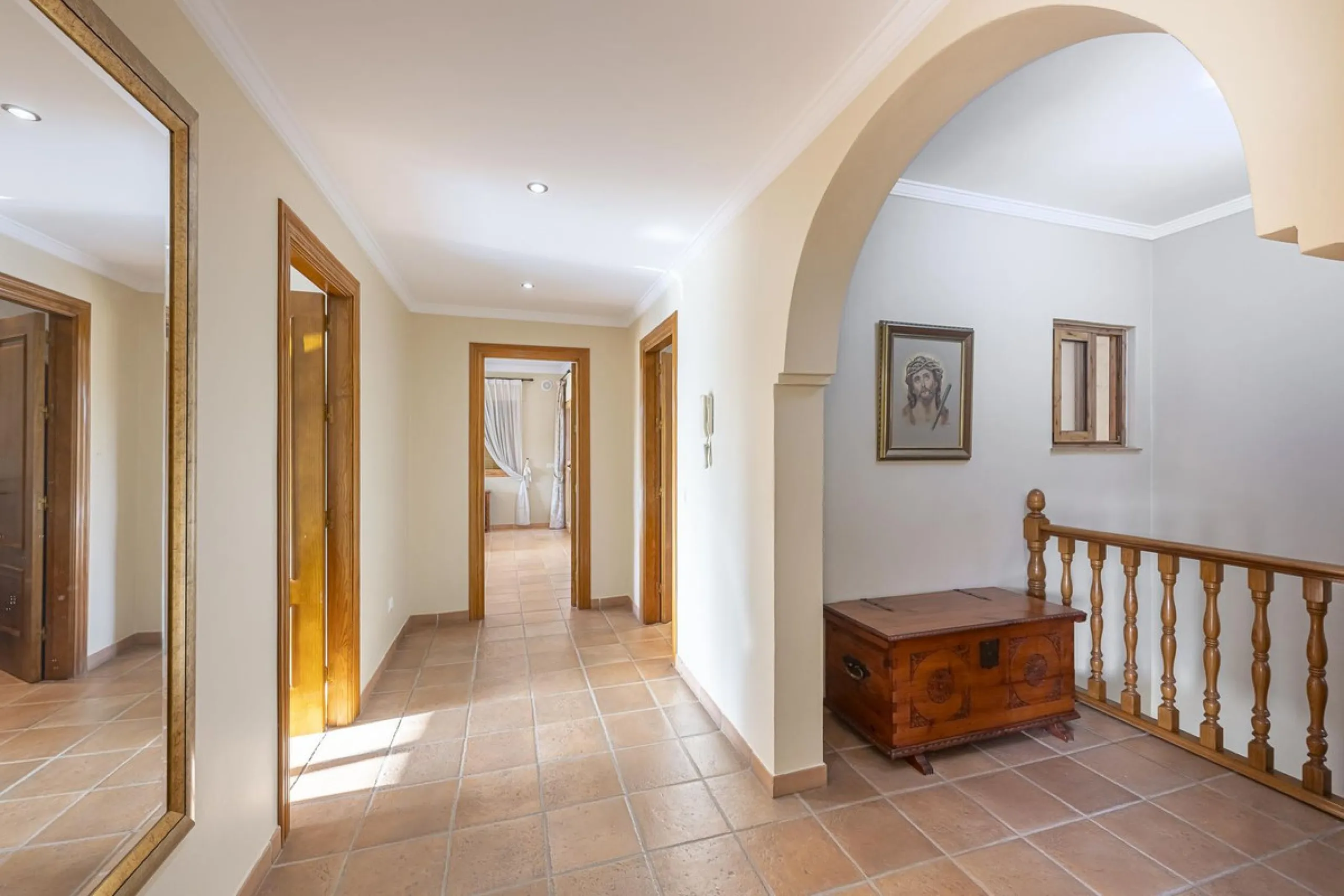 House - Detached Villa в продаже в Benahavís, Málaga. В доме 5 спален и 4 ванных комнат. Площадь дома 562 м². Площадь участка 1394 м²