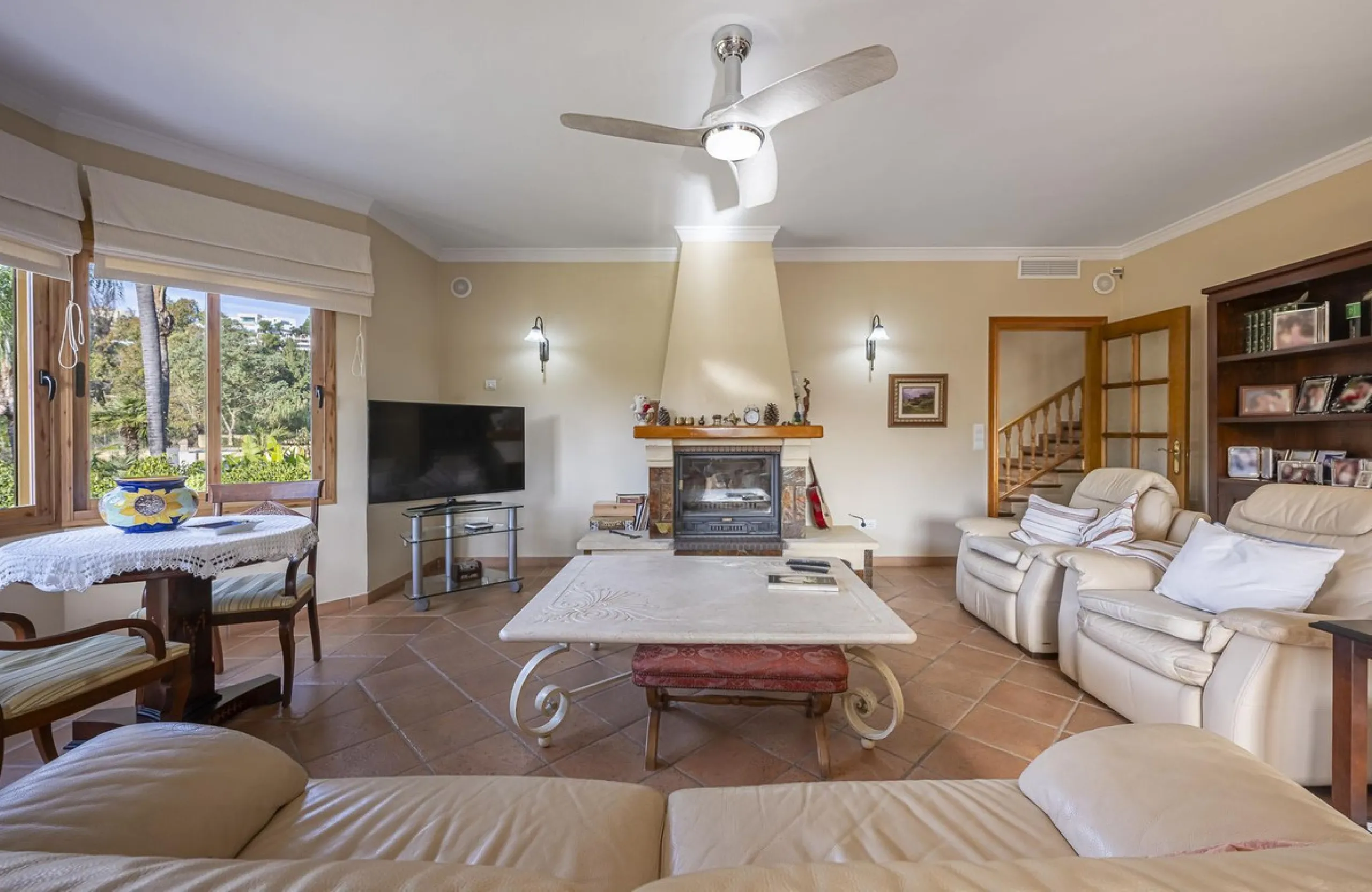 House - Detached Villa в продаже в Benahavís, Málaga. В доме 5 спален и 4 ванных комнат. Площадь дома 562 м². Площадь участка 1394 м²
