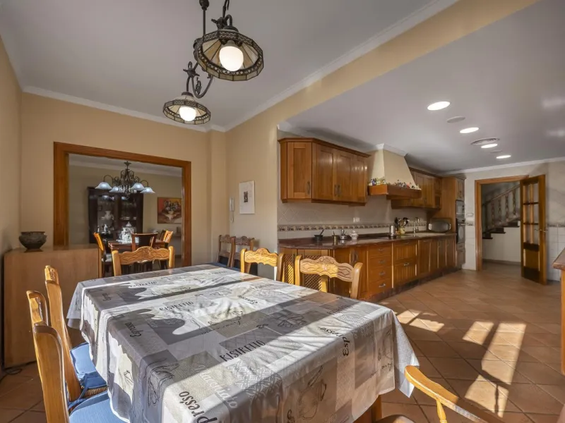 House - Detached Villa в продаже в Benahavís, Málaga. В доме 5 спален и 4 ванных комнат. Площадь дома 562 м². Площадь участка 1394 м²