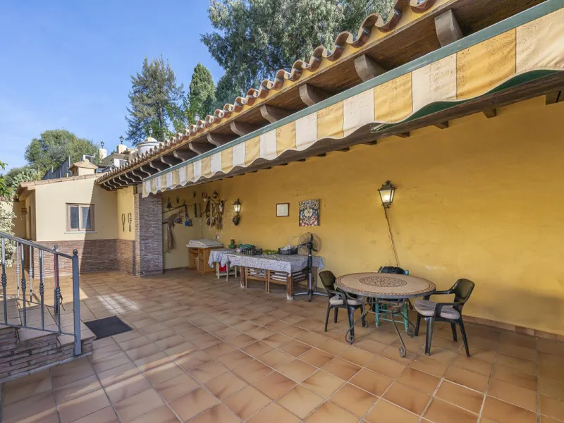 House - Detached Villa в продаже в Benahavís, Málaga. В доме 5 спален и 4 ванных комнат. Площадь дома 562 м². Площадь участка 1394 м²
