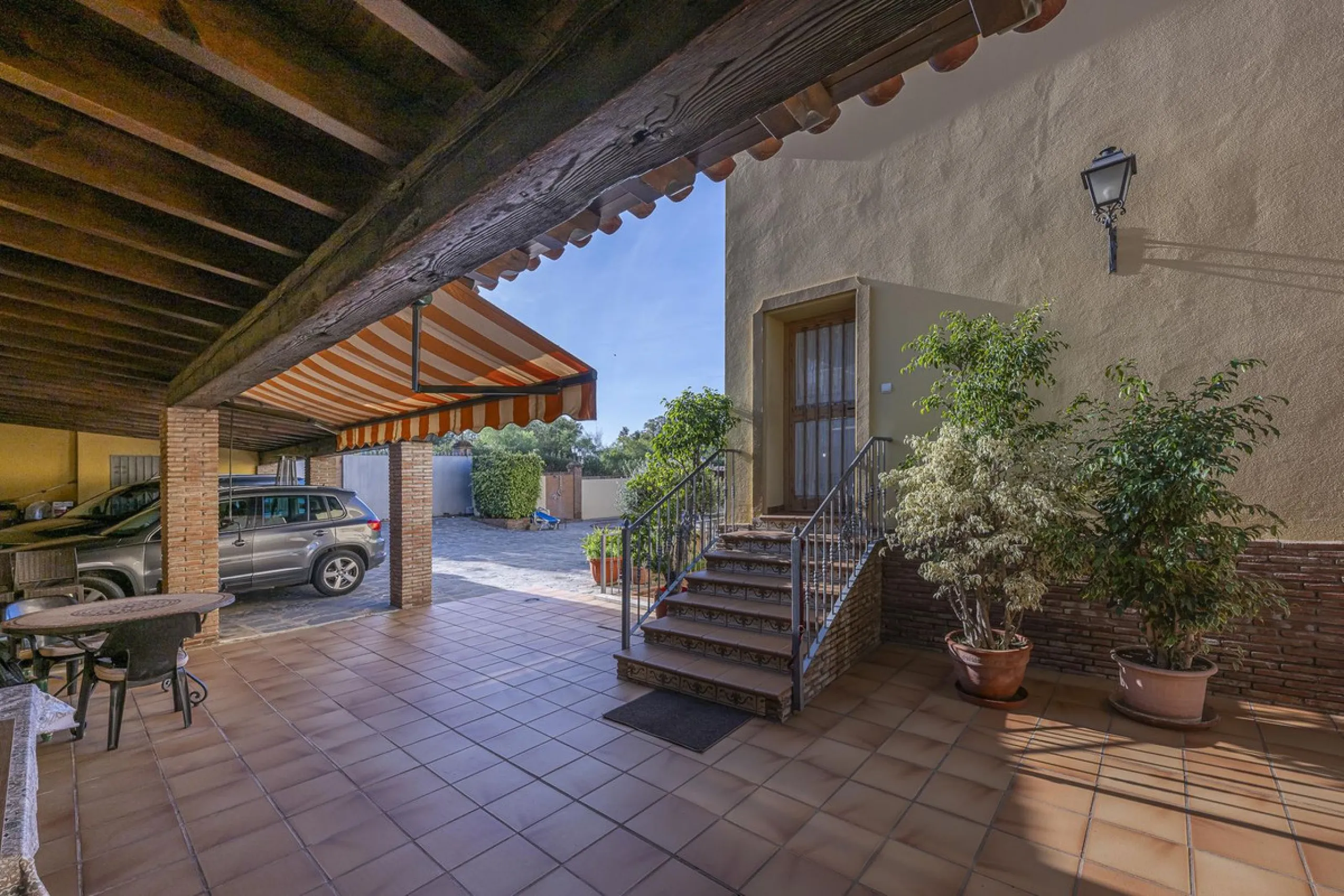 House - Detached Villa в продаже в Benahavís, Málaga. В доме 5 спален и 4 ванных комнат. Площадь дома 562 м². Площадь участка 1394 м²