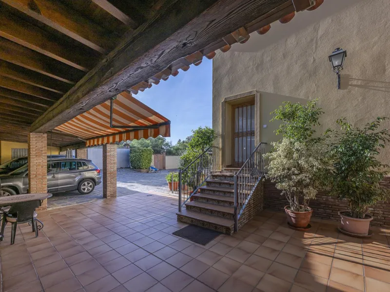 House - Detached Villa в продаже в Benahavís, Málaga. В доме 5 спален и 4 ванных комнат. Площадь дома 562 м². Площадь участка 1394 м²