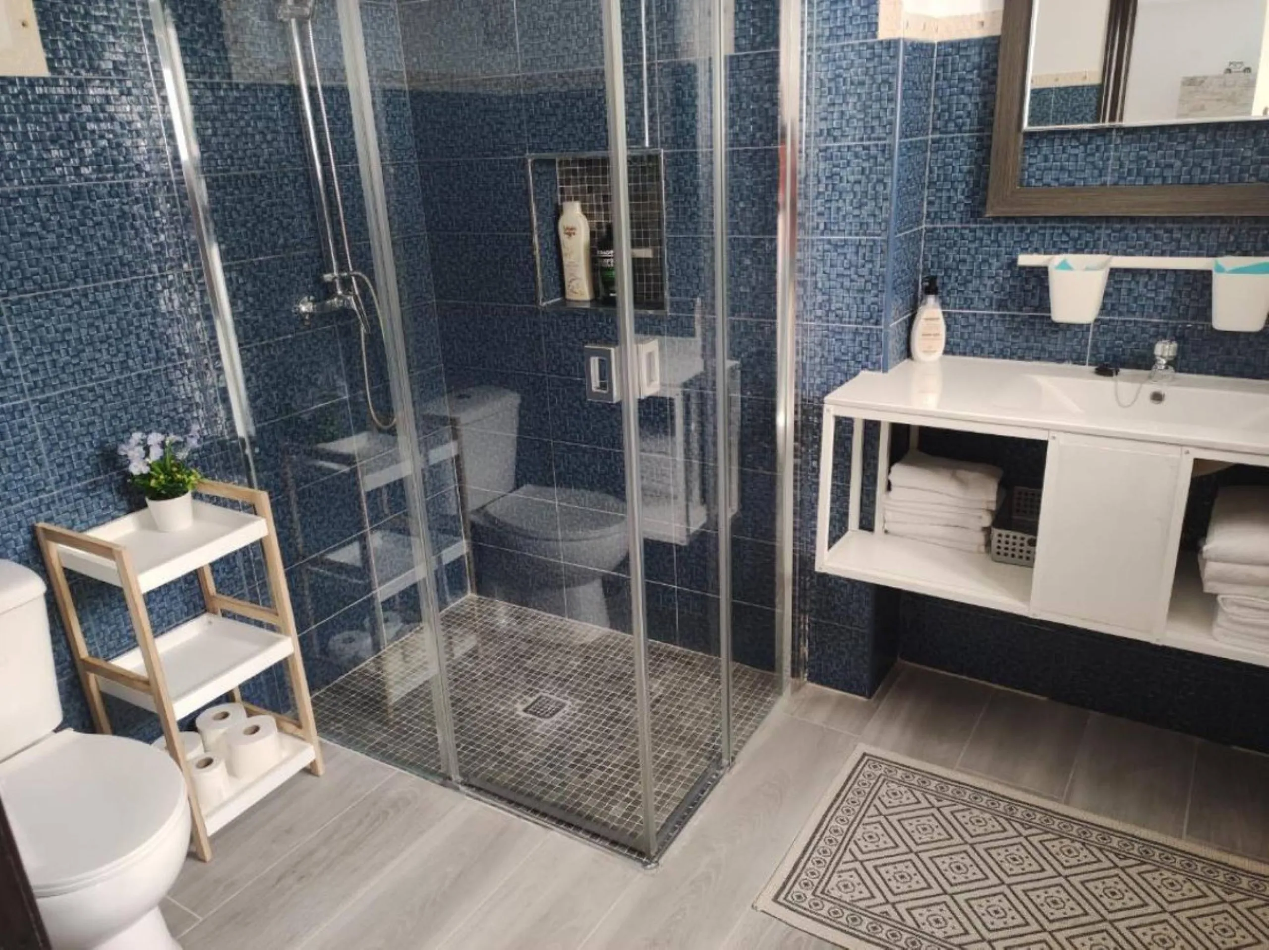 Fabulous and Lucrative Small Holiday Rental Apartment Business for sale in Ronda