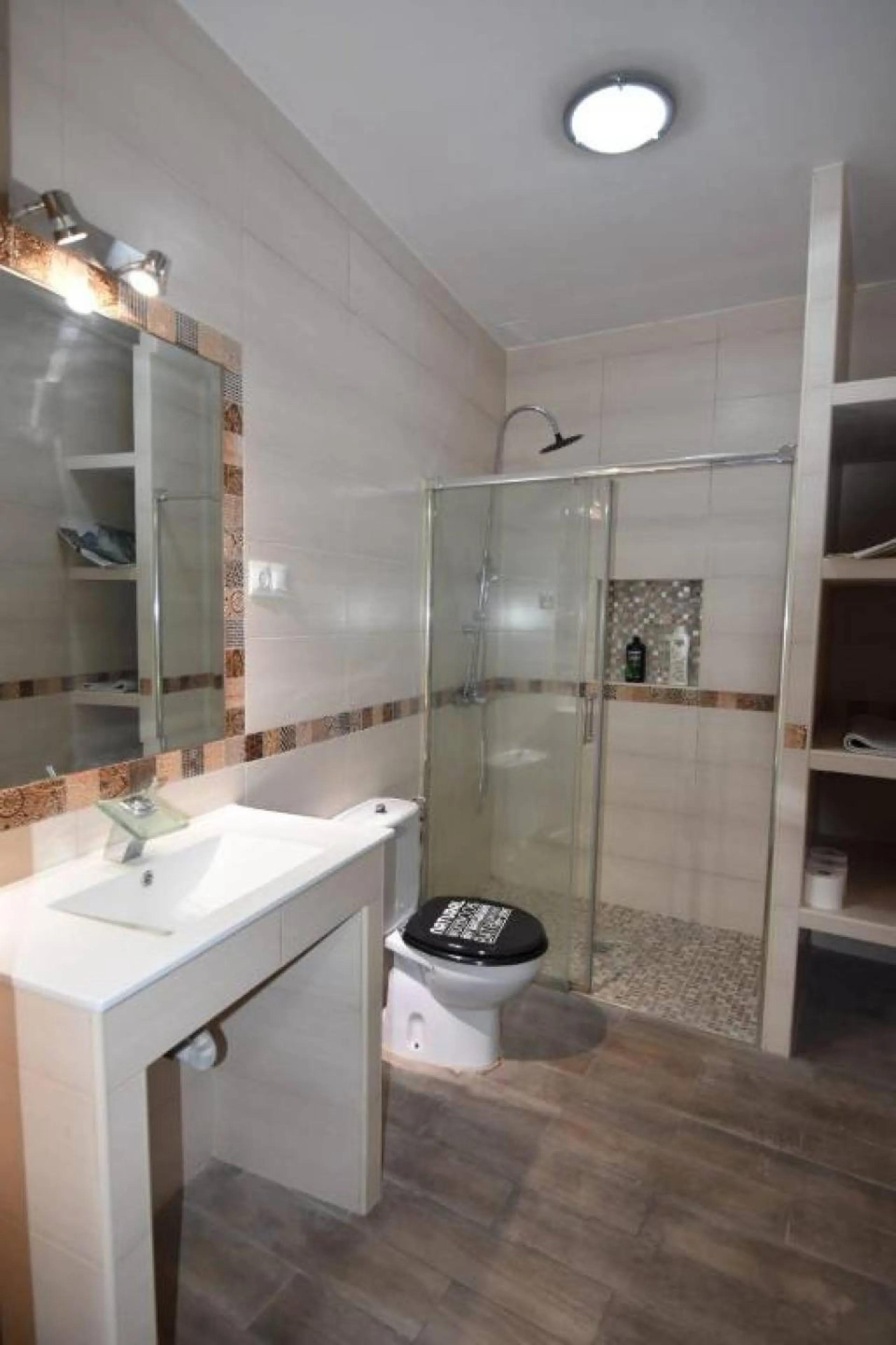  Fabulous and Lucrative Small Holiday Rental Apartment Business for sale in Ronda