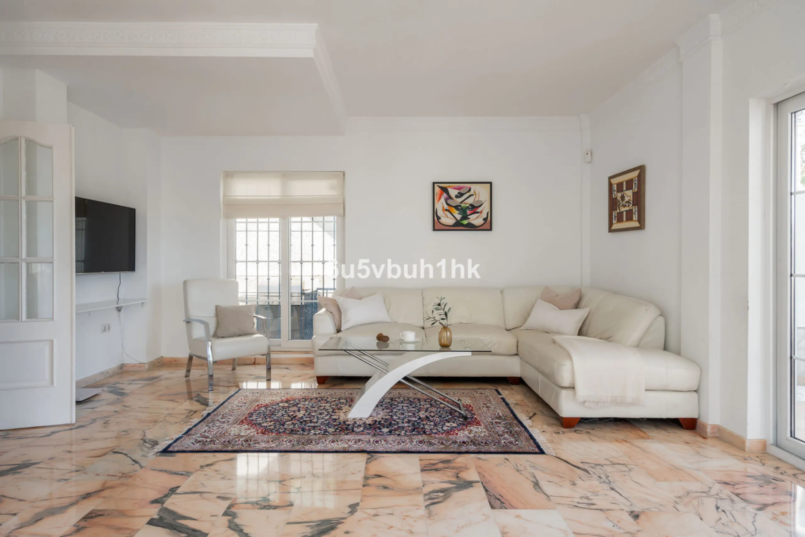 House - Detached Villa в продаже в Fuengirola, Málaga. В доме 5 спален и 6 ванных комнат. Площадь дома 312 м². Площадь участка 466 м²