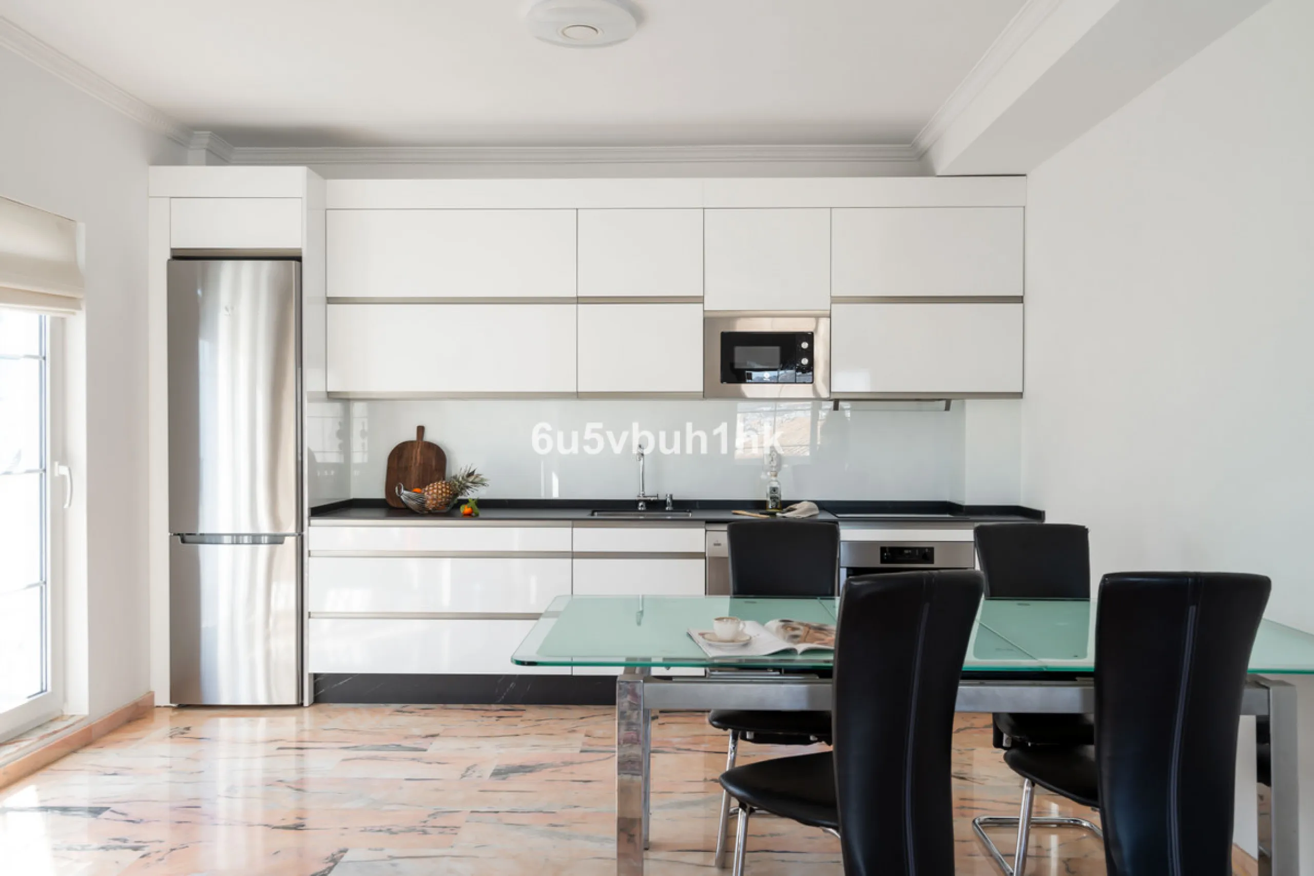 House - Detached Villa в продаже в Fuengirola, Málaga. В доме 5 спален и 6 ванных комнат. Площадь дома 312 м². Площадь участка 466 м²