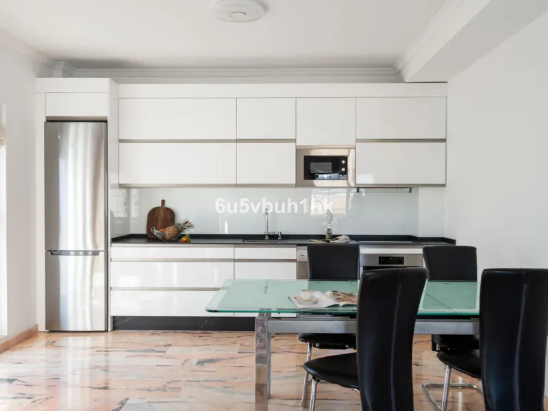 House - Detached Villa в продаже в Fuengirola, Málaga. В доме 5 спален и 6 ванных комнат. Площадь дома 312 м². Площадь участка 466 м²