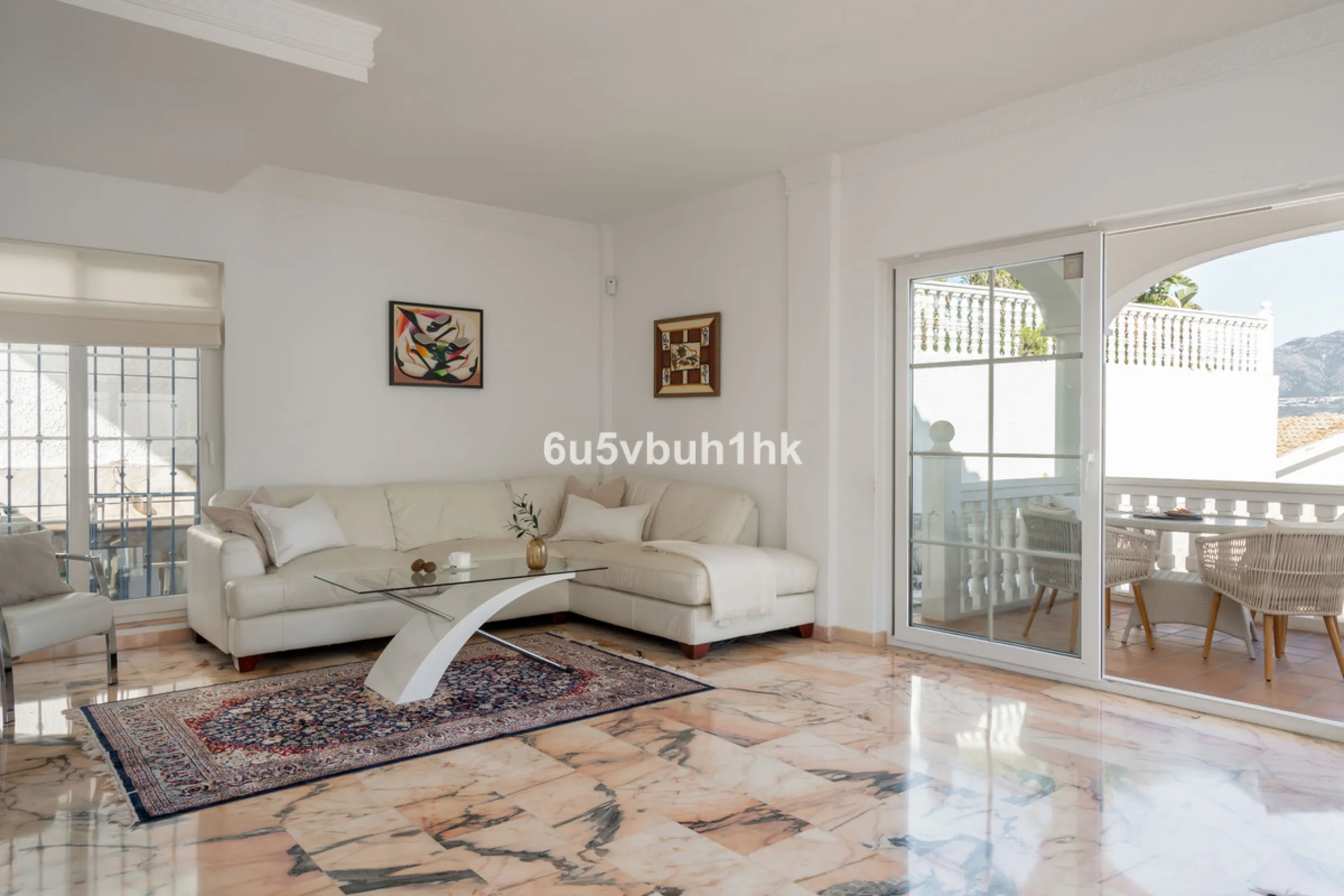House - Detached Villa в продаже в Fuengirola, Málaga. В доме 5 спален и 6 ванных комнат. Площадь дома 312 м². Площадь участка 466 м²