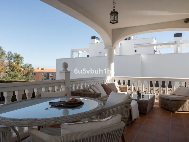 House - Detached Villa в продаже в Fuengirola, Málaga. В доме 5 спален и 6 ванных комнат. Площадь дома 312 м². Площадь участка 466 м²