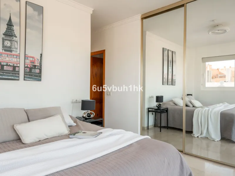 House - Detached Villa в продаже в Fuengirola, Málaga. В доме 5 спален и 6 ванных комнат. Площадь дома 312 м². Площадь участка 466 м²