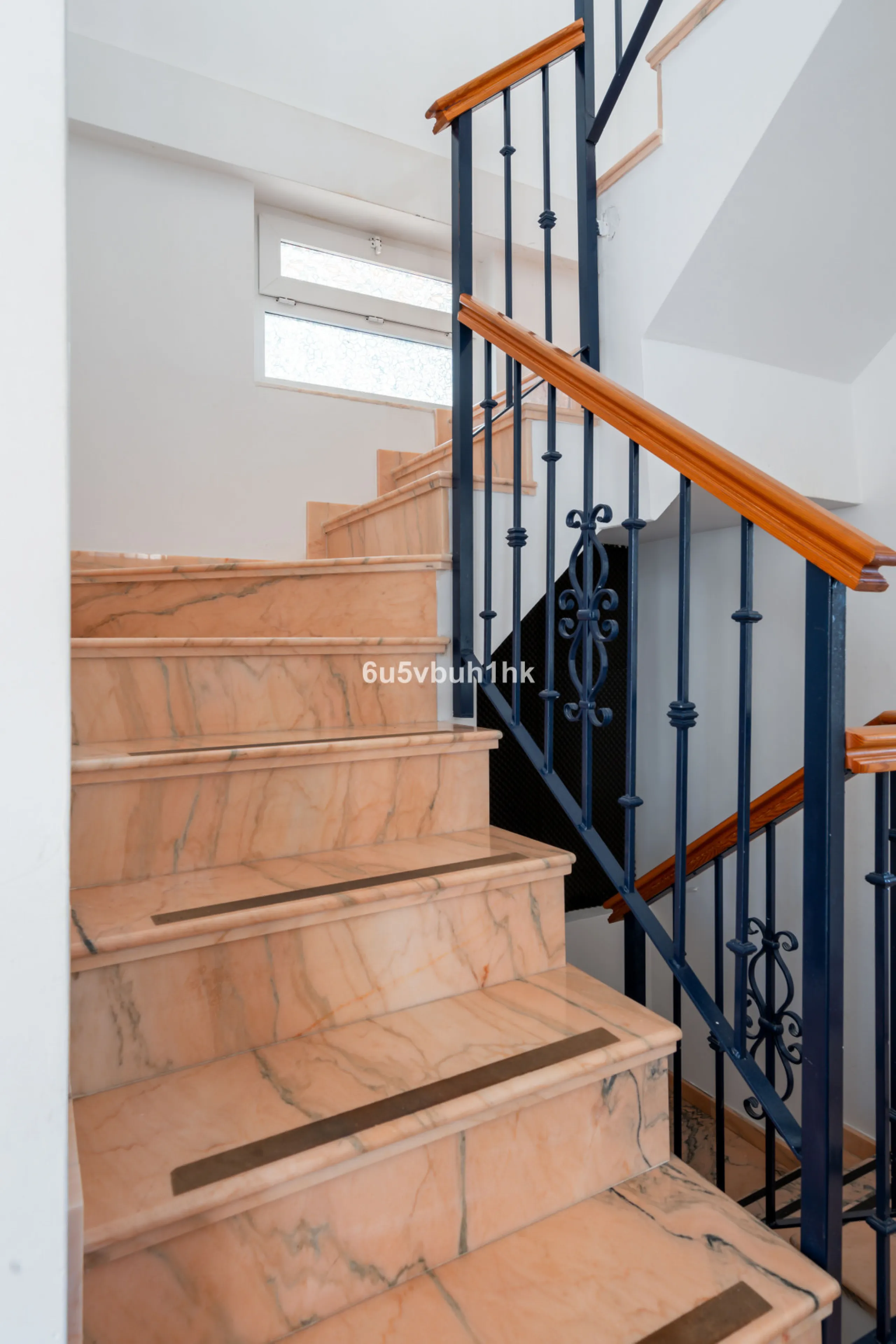House - Detached Villa в продаже в Fuengirola, Málaga. В доме 5 спален и 6 ванных комнат. Площадь дома 312 м². Площадь участка 466 м²