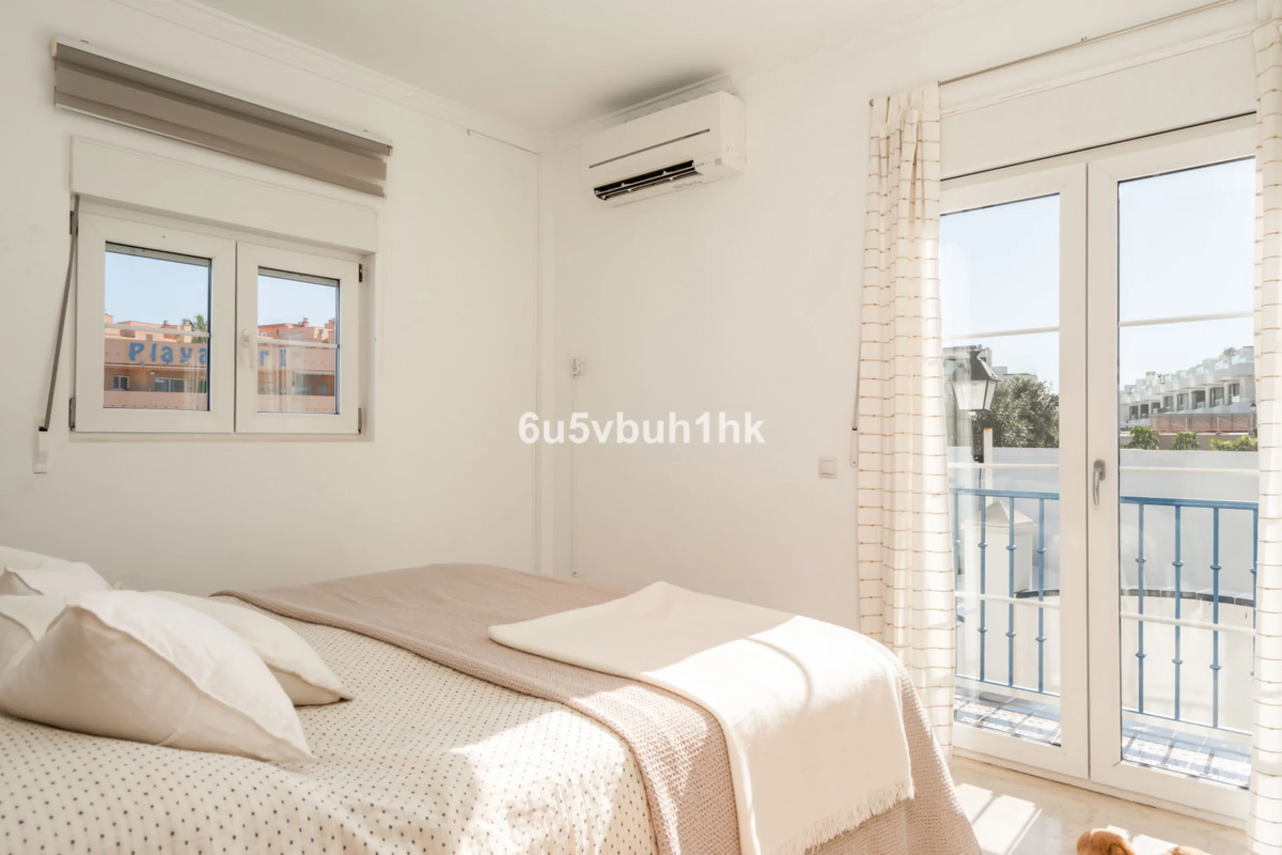 House - Detached Villa в продаже в Fuengirola, Málaga. В доме 5 спален и 6 ванных комнат. Площадь дома 312 м². Площадь участка 466 м²