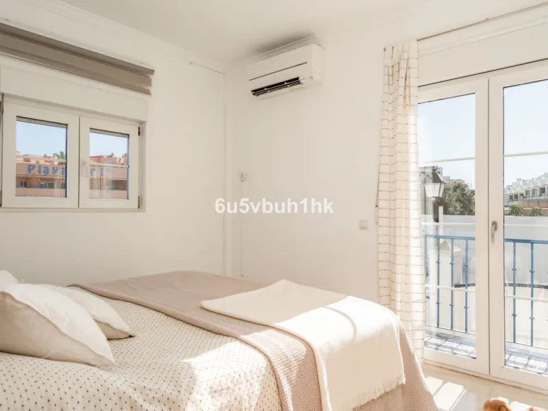 House - Detached Villa в продаже в Fuengirola, Málaga. В доме 5 спален и 6 ванных комнат. Площадь дома 312 м². Площадь участка 466 м²