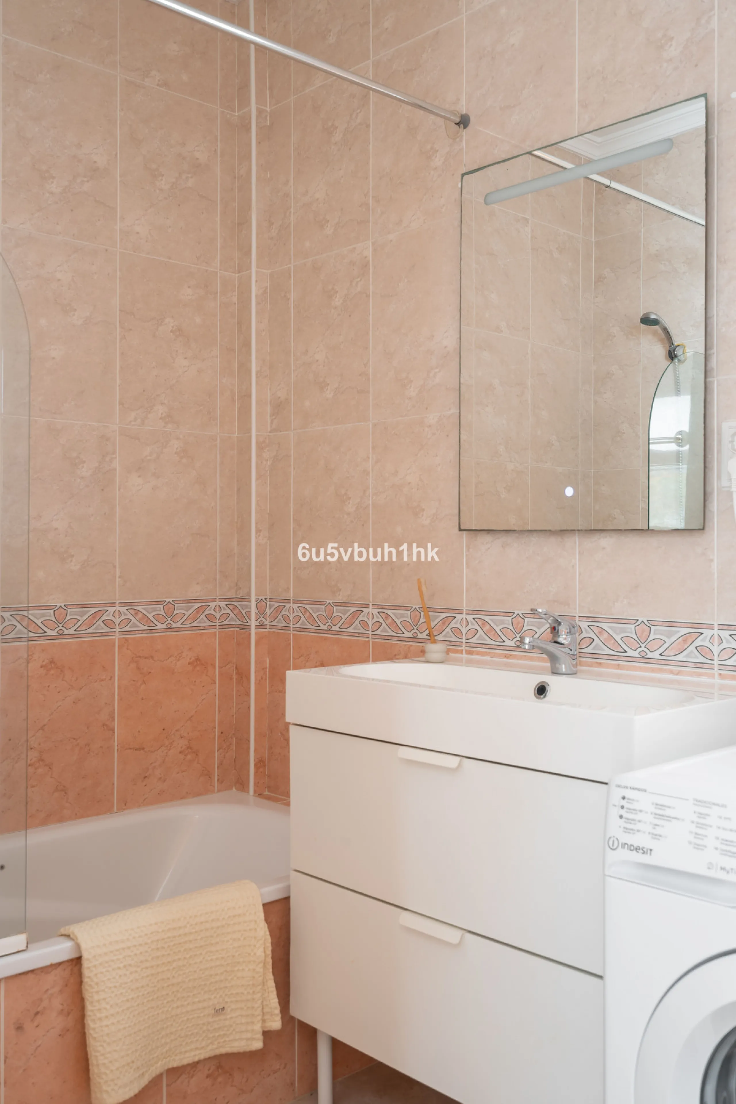 House - Detached Villa в продаже в Fuengirola, Málaga. В доме 5 спален и 6 ванных комнат. Площадь дома 312 м². Площадь участка 466 м²