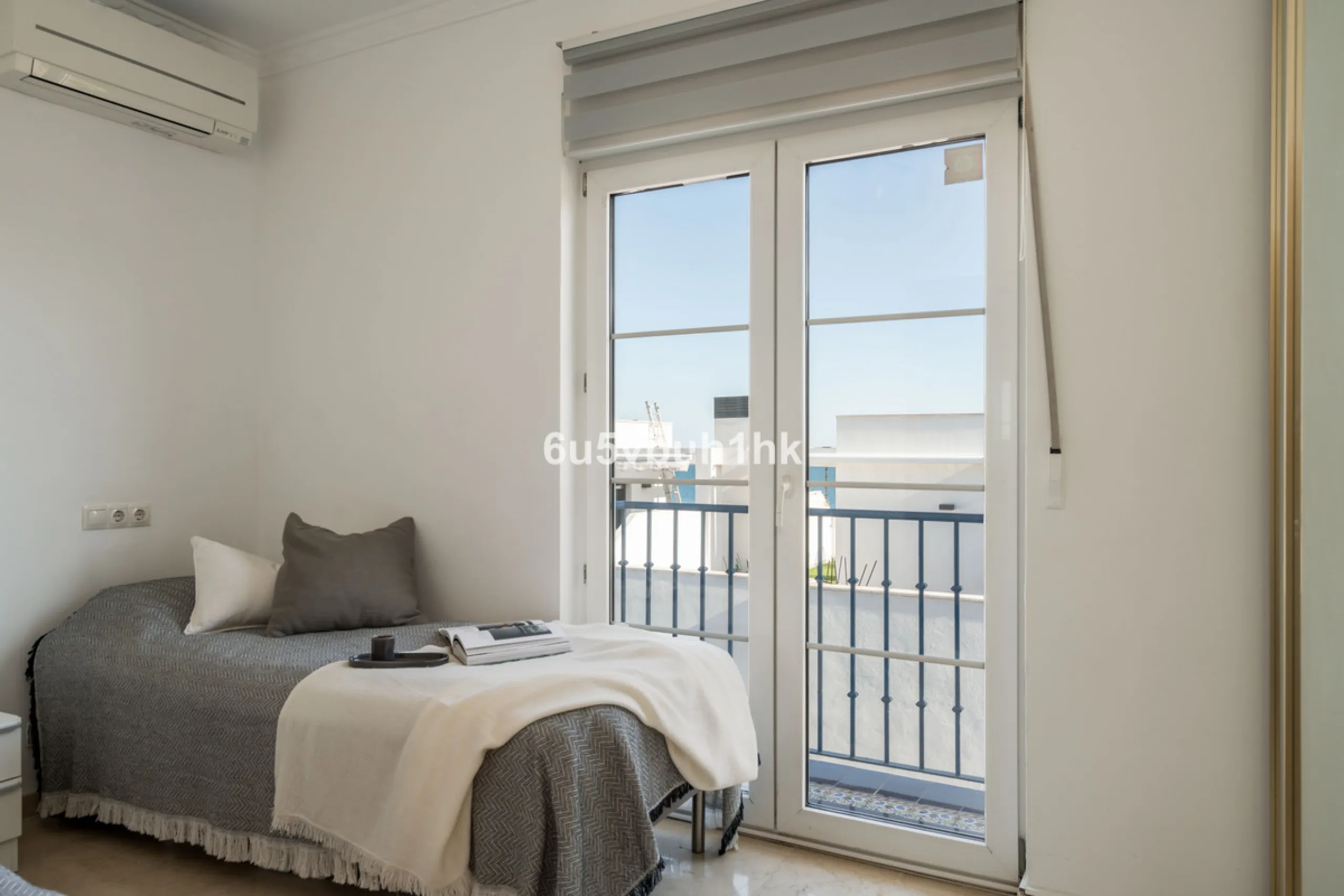 House - Detached Villa в продаже в Fuengirola, Málaga. В доме 5 спален и 6 ванных комнат. Площадь дома 312 м². Площадь участка 466 м²