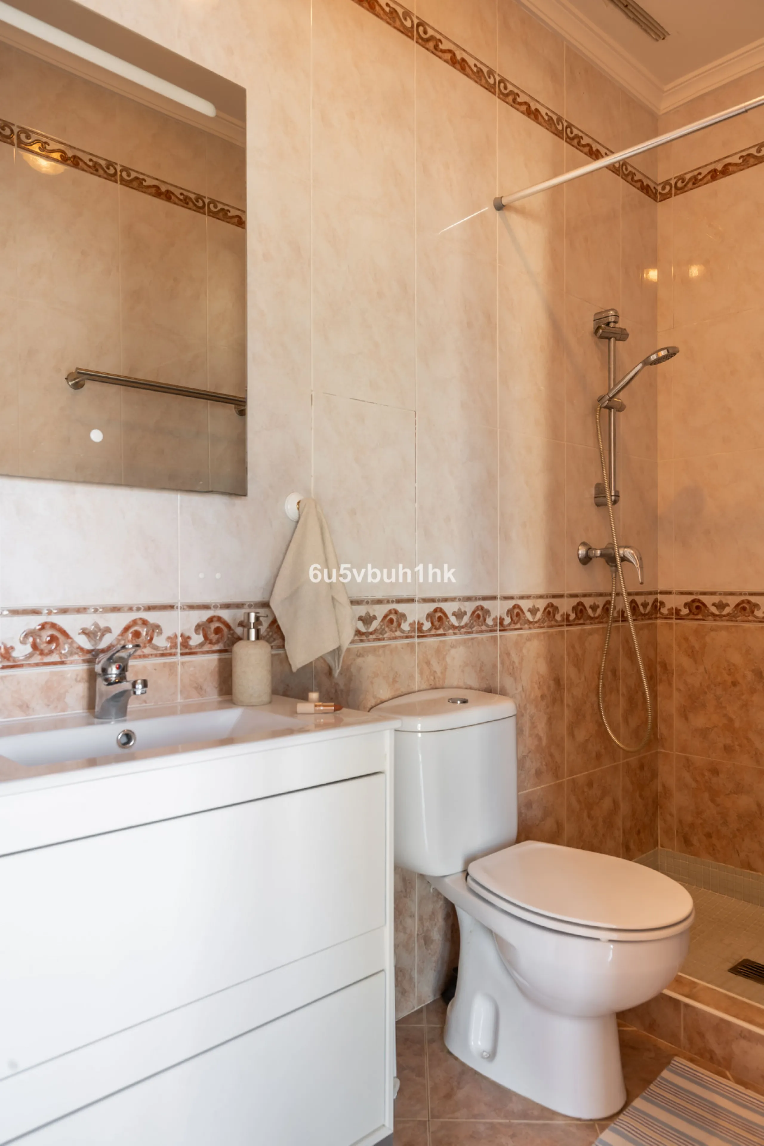 House - Detached Villa в продаже в Fuengirola, Málaga. В доме 5 спален и 6 ванных комнат. Площадь дома 312 м². Площадь участка 466 м²