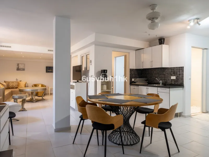 House - Detached Villa в продаже в Fuengirola, Málaga. В доме 5 спален и 6 ванных комнат. Площадь дома 312 м². Площадь участка 466 м²