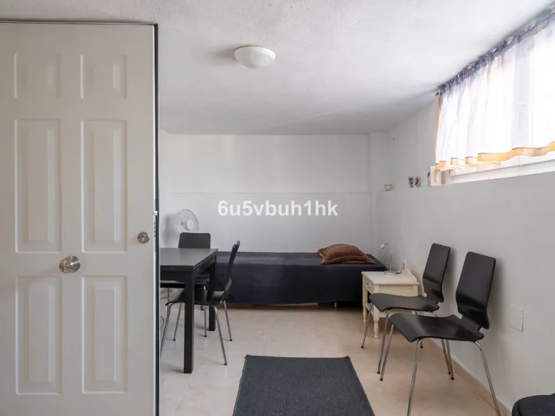 House - Detached Villa в продаже в Fuengirola, Málaga. В доме 5 спален и 6 ванных комнат. Площадь дома 312 м². Площадь участка 466 м²