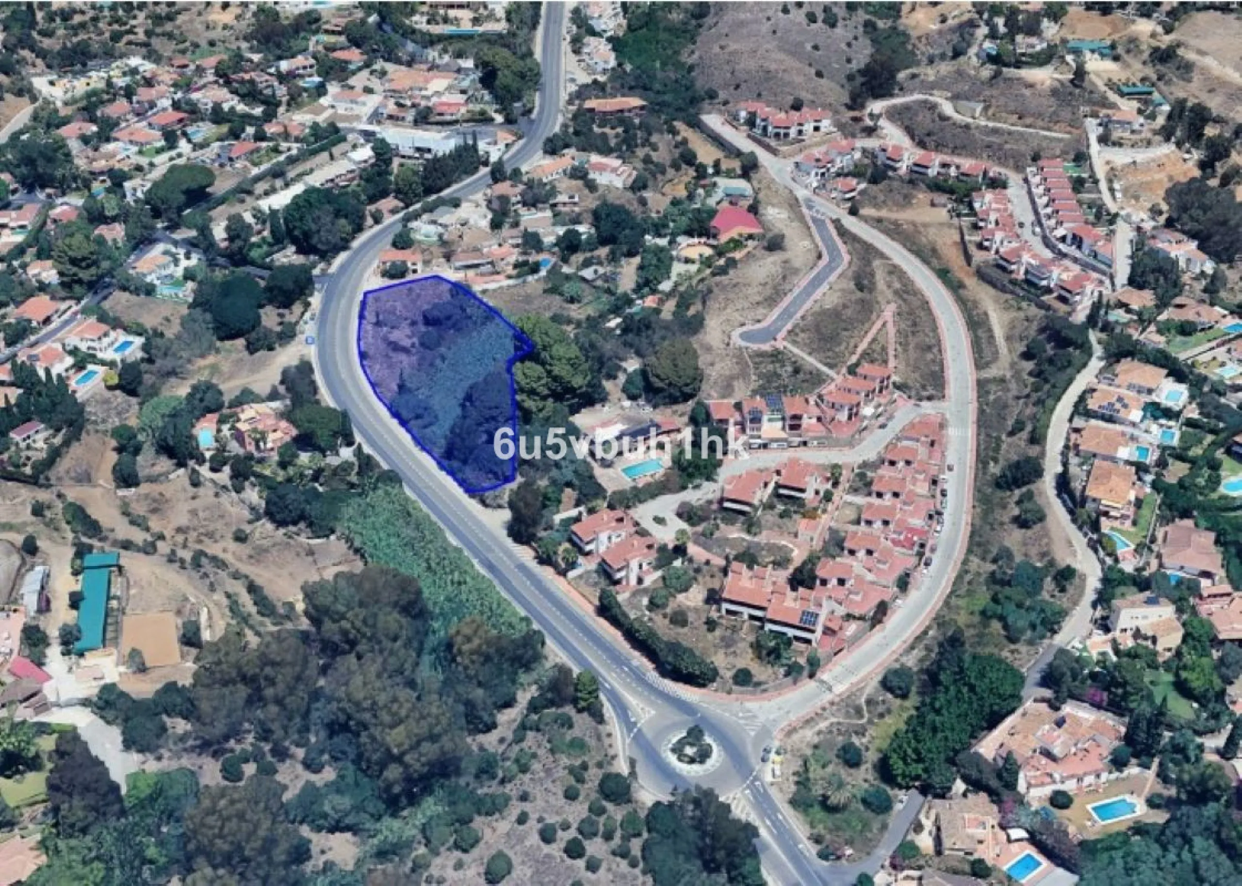 This urban plot is located in a privileged location in the municipality of Mijas. Its elevated position offers magnificent views of the Costa del Sol. The land is located within the UE S-10 Execution Unit, and has a definitively approved Detailed Study (E