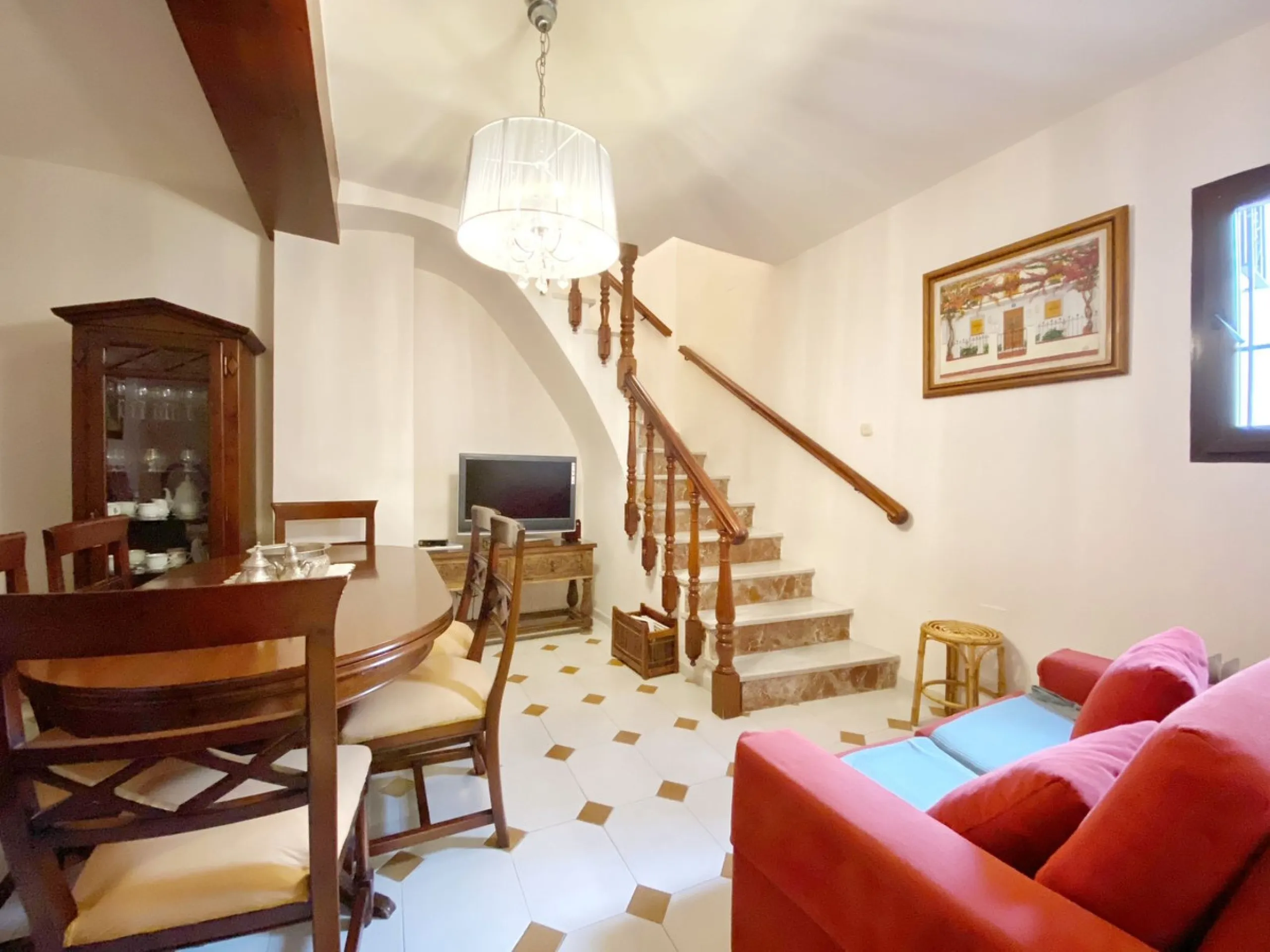 Family townhouse located in Marbella's old town, just a few meters from Plaza de Los Naranjos.