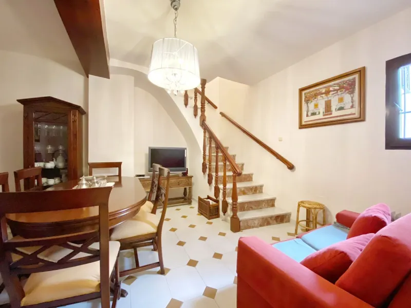 Family townhouse located in Marbella's old town, just a few meters from Plaza de Los Naranjos.