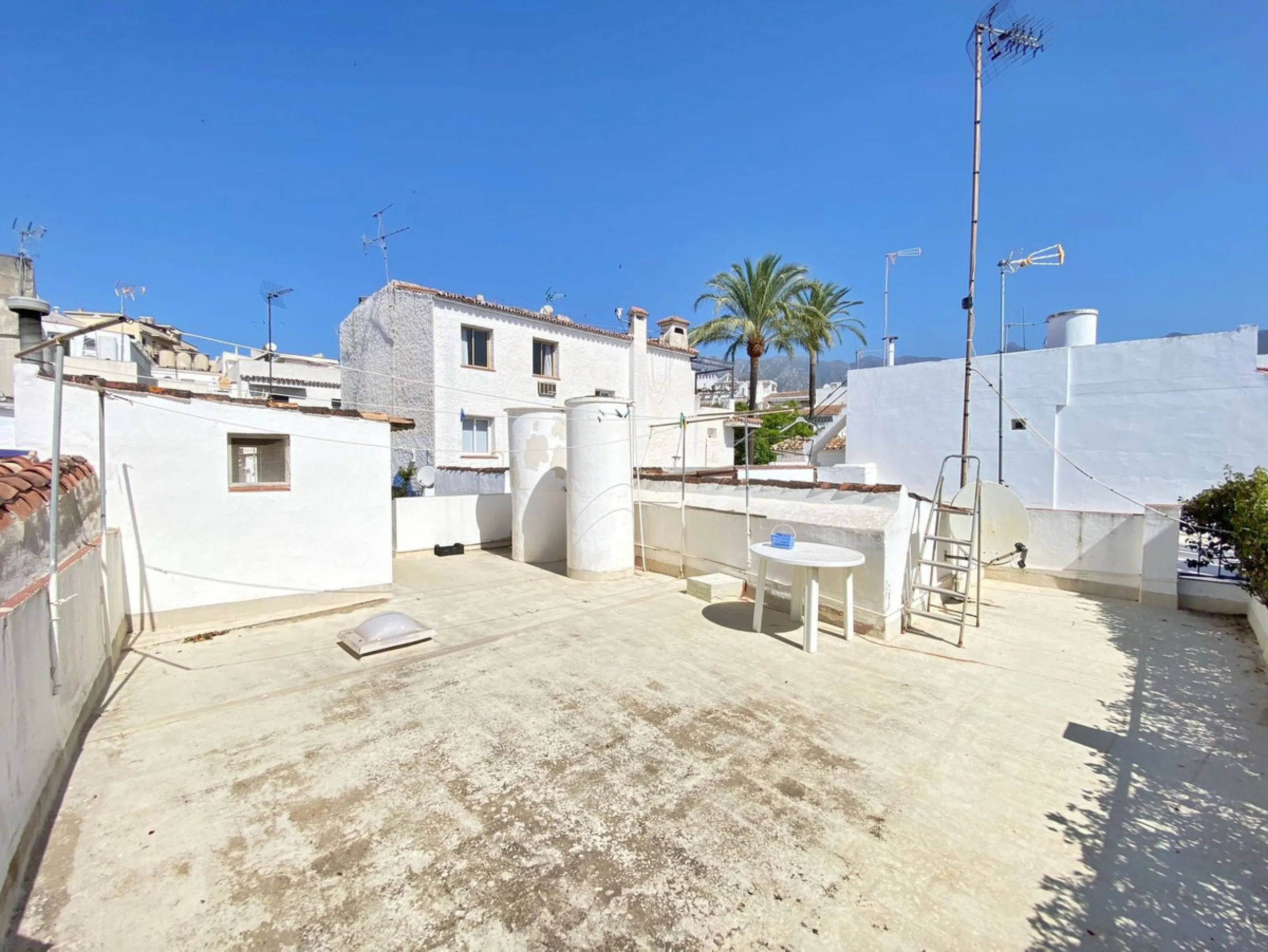 Family townhouse located in Marbella's old town, just a few meters from Plaza de Los Naranjos.