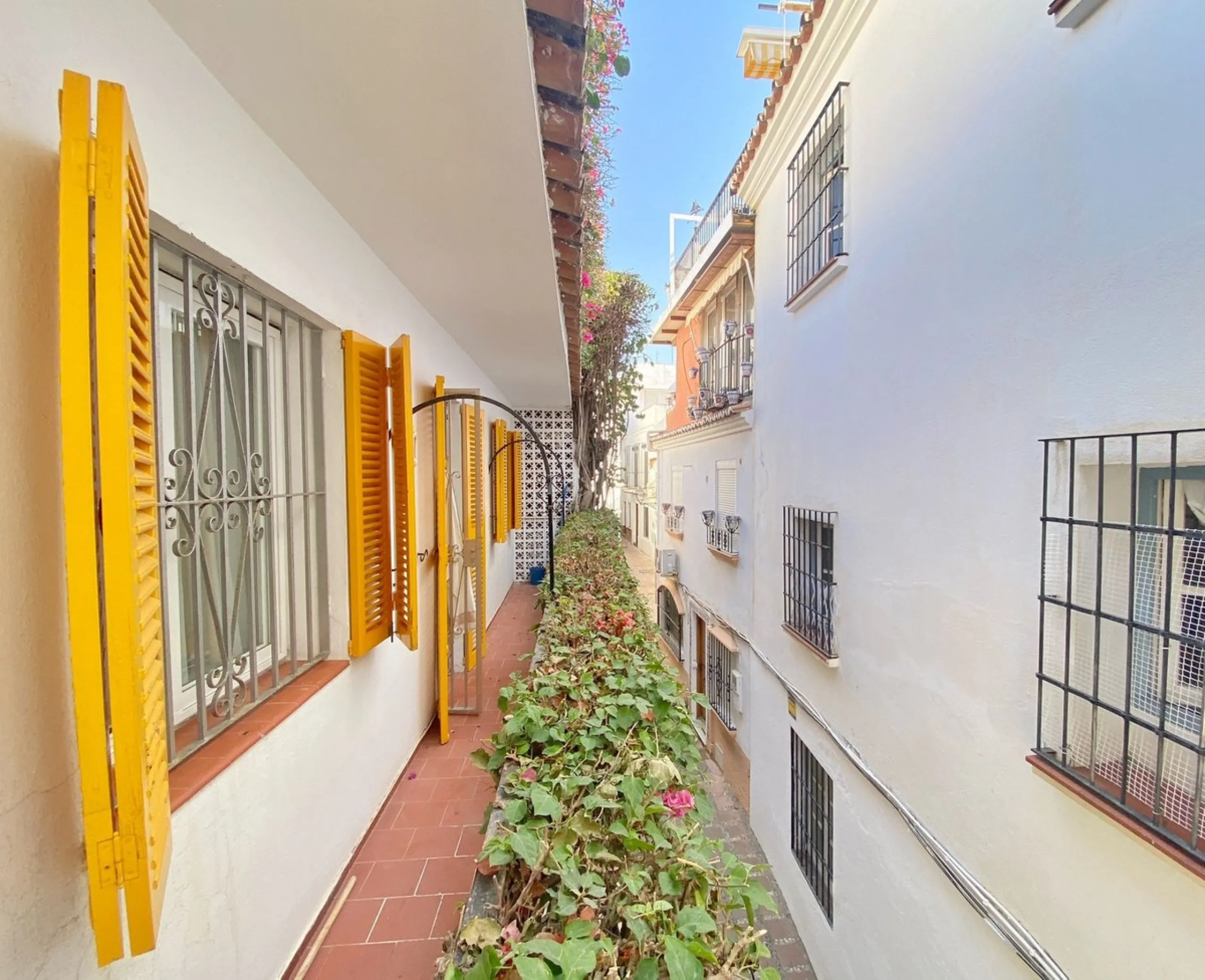Family townhouse located in Marbella's old town, just a few meters from Plaza de Los Naranjos.