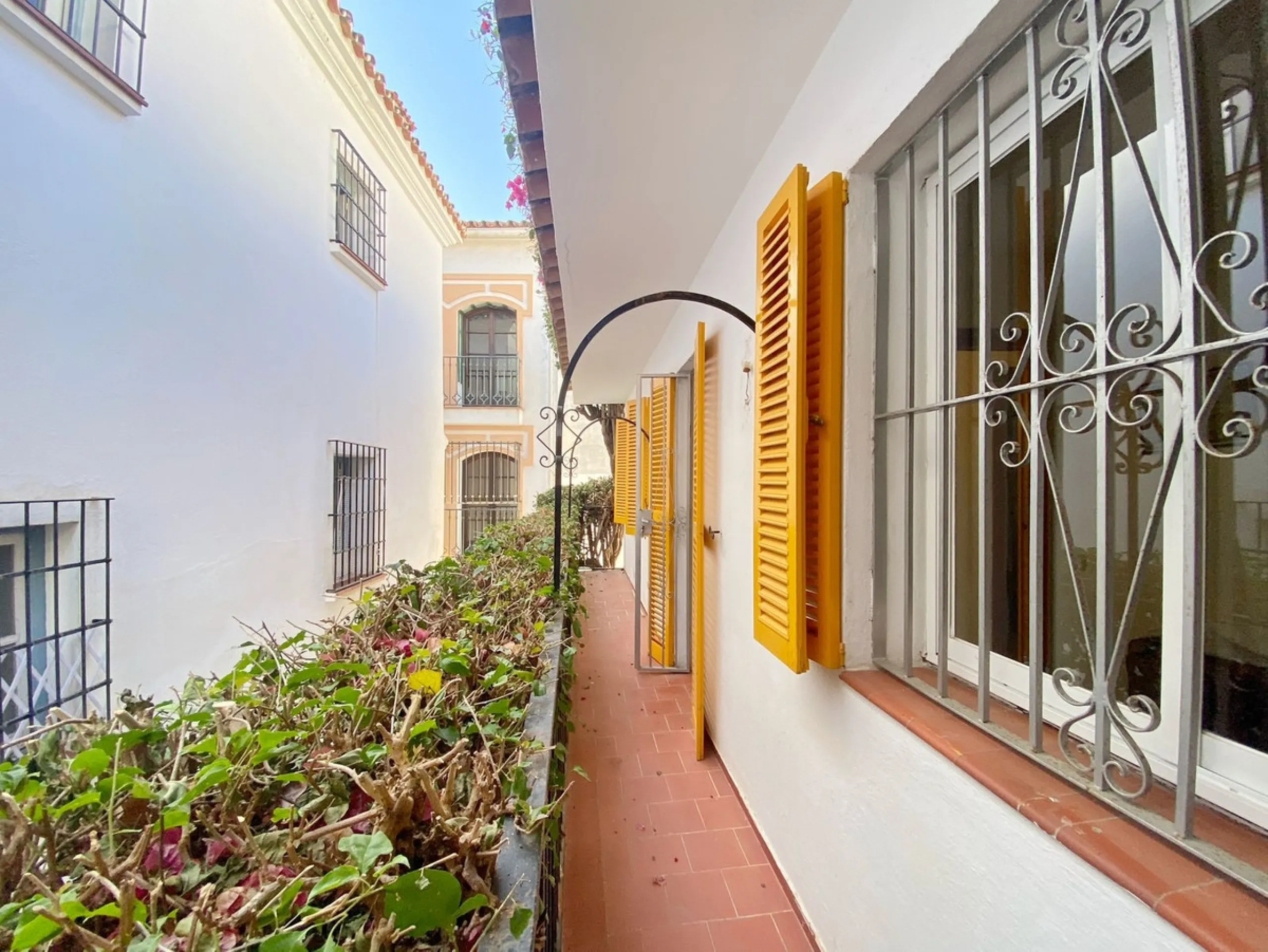 Family townhouse located in Marbella's old town, just a few meters from Plaza de Los Naranjos.