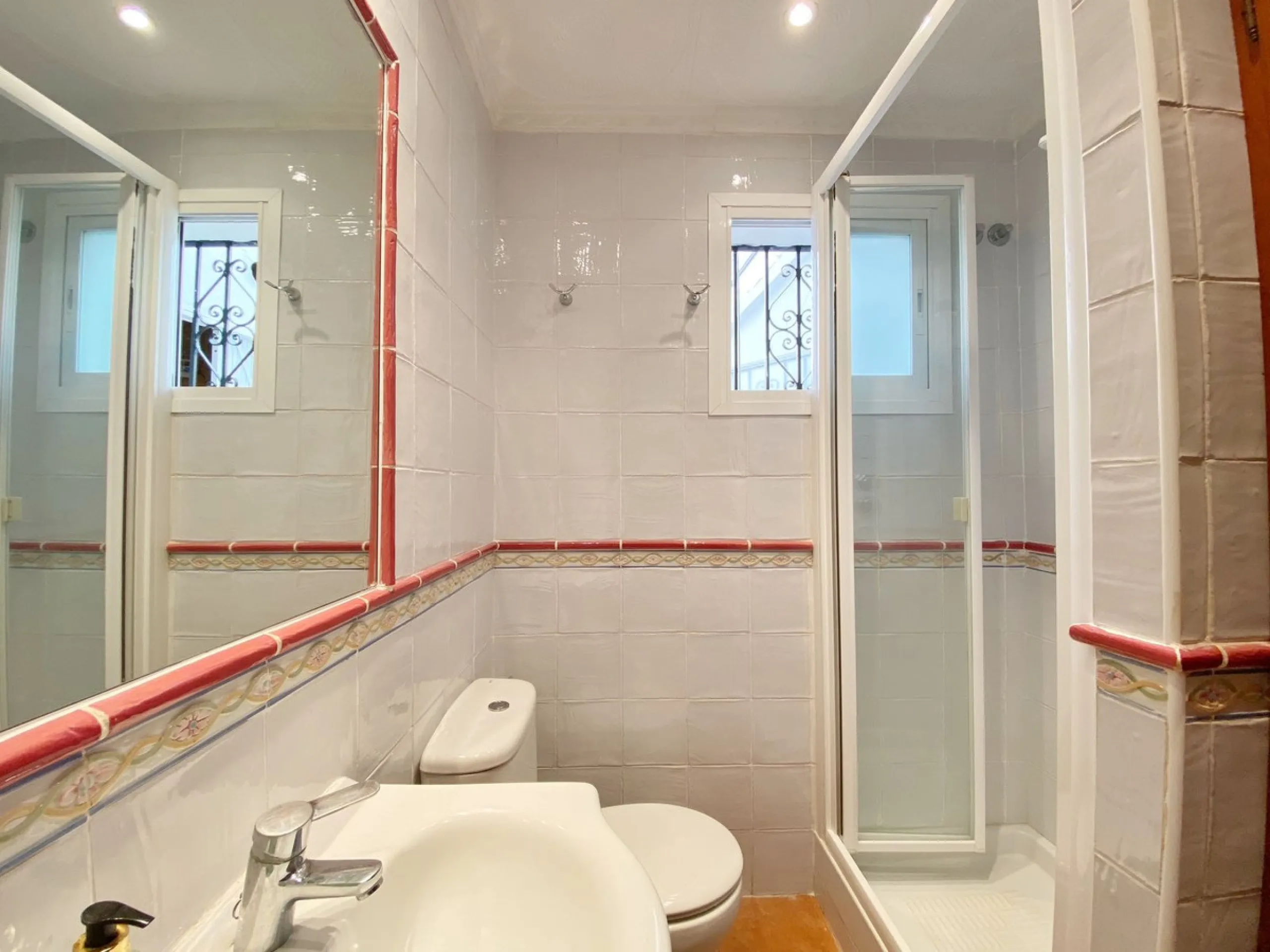 Family townhouse located in Marbella's old town, just a few meters from Plaza de Los Naranjos.