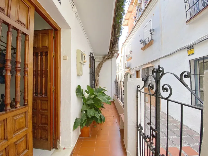 Family townhouse located in Marbella's old town, just a few meters from Plaza de Los Naranjos.