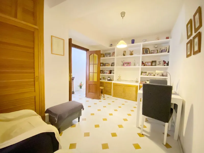 Family townhouse located in Marbella's old town, just a few meters from Plaza de Los Naranjos.