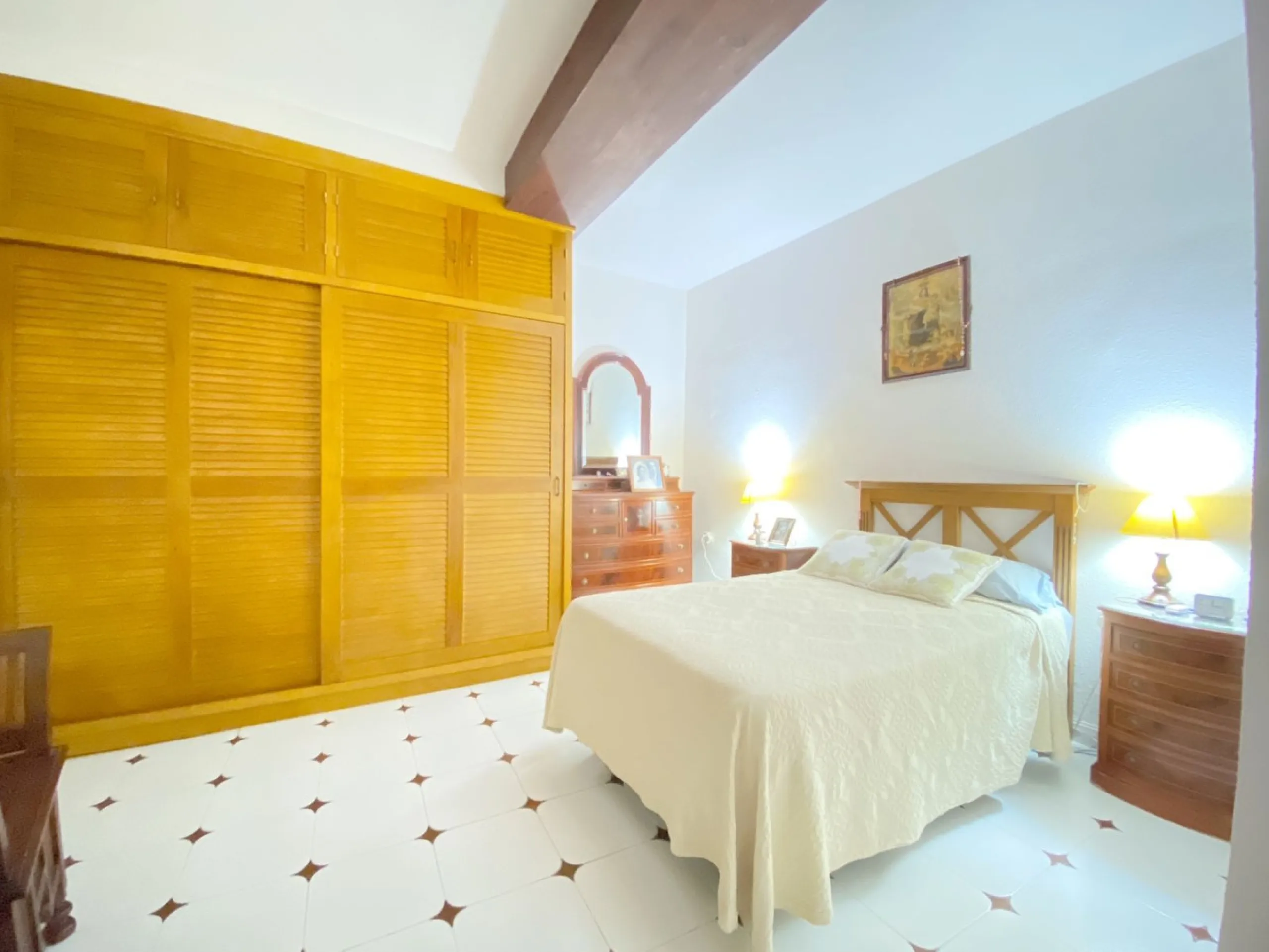 Family townhouse located in Marbella's old town, just a few meters from Plaza de Los Naranjos.