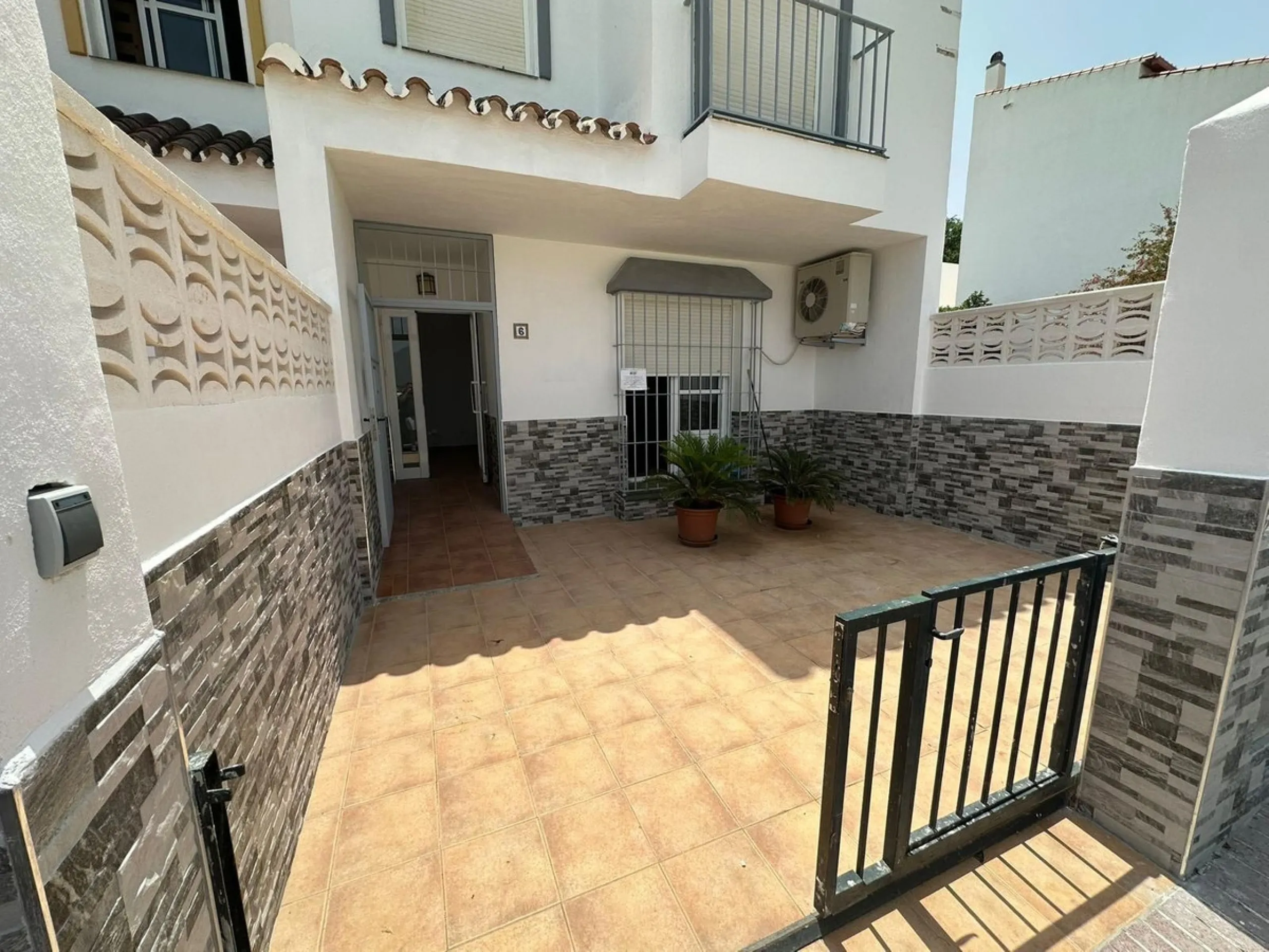 Townhouse in Manilva – Enjoy peace and style on the Costa del Sol