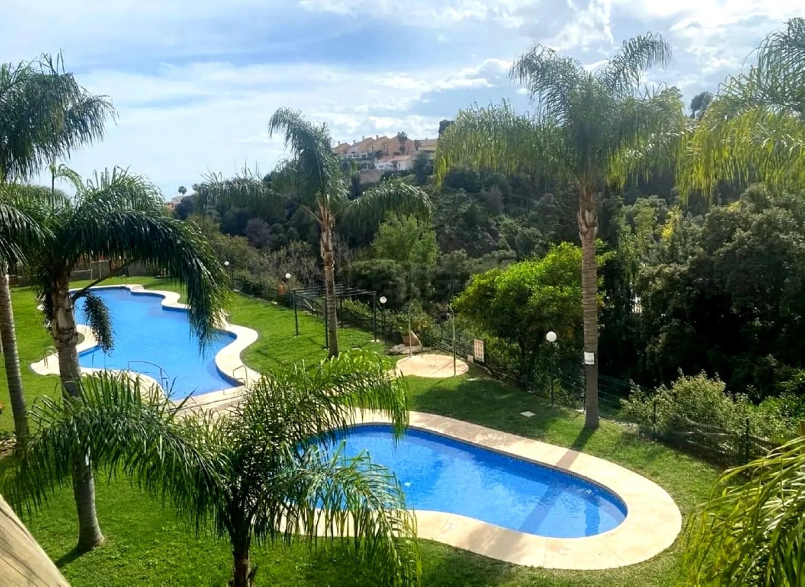 Large duplex penthouse with sea views and south facing orientation less than one kilometer from the beach.