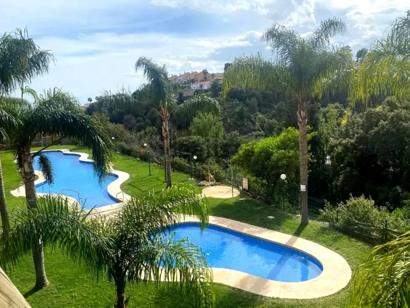 Large duplex penthouse with sea views and south facing orientation less than one kilometer from the beach.