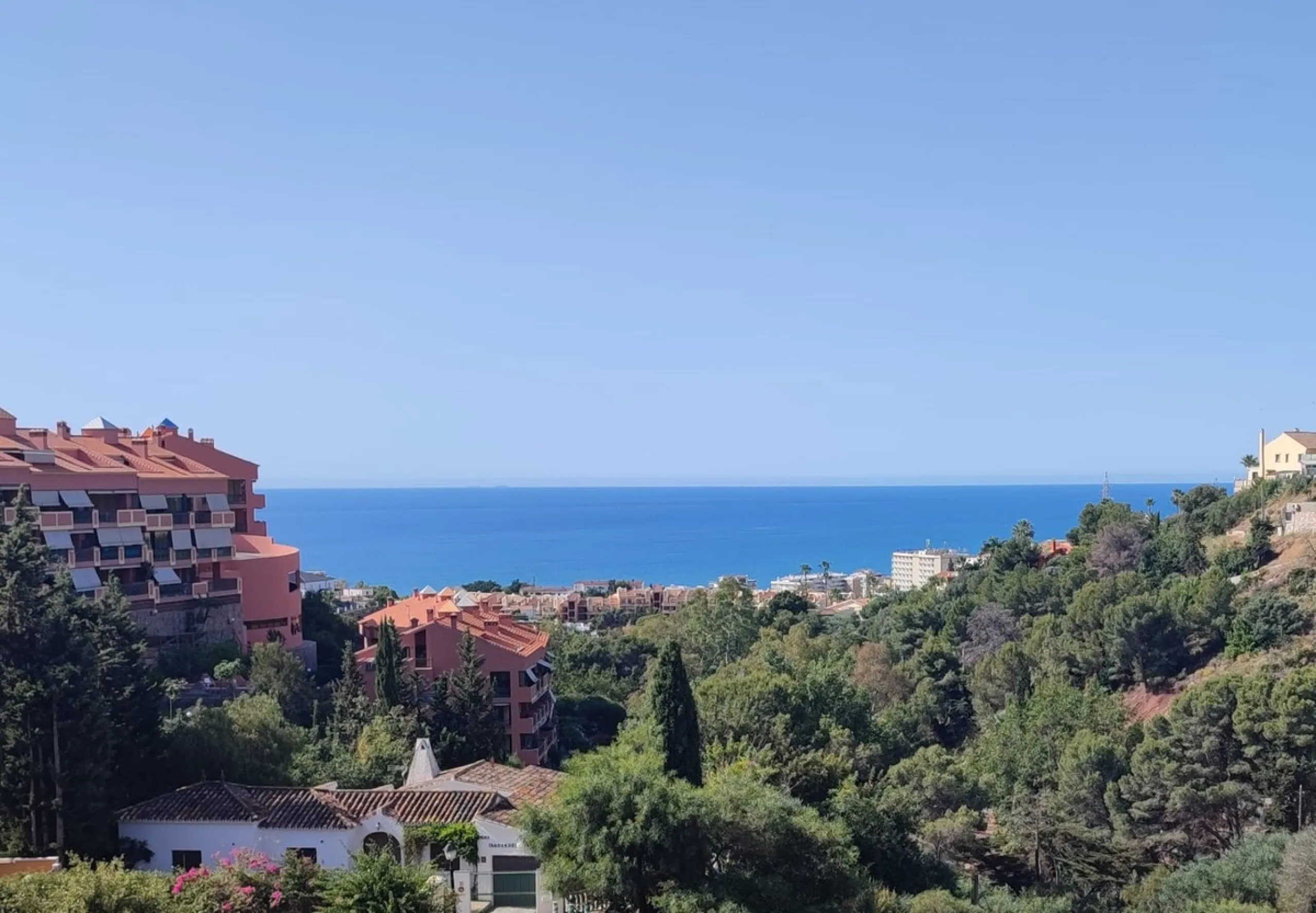 Large duplex penthouse with sea views and south facing orientation less than one kilometer from the beach.