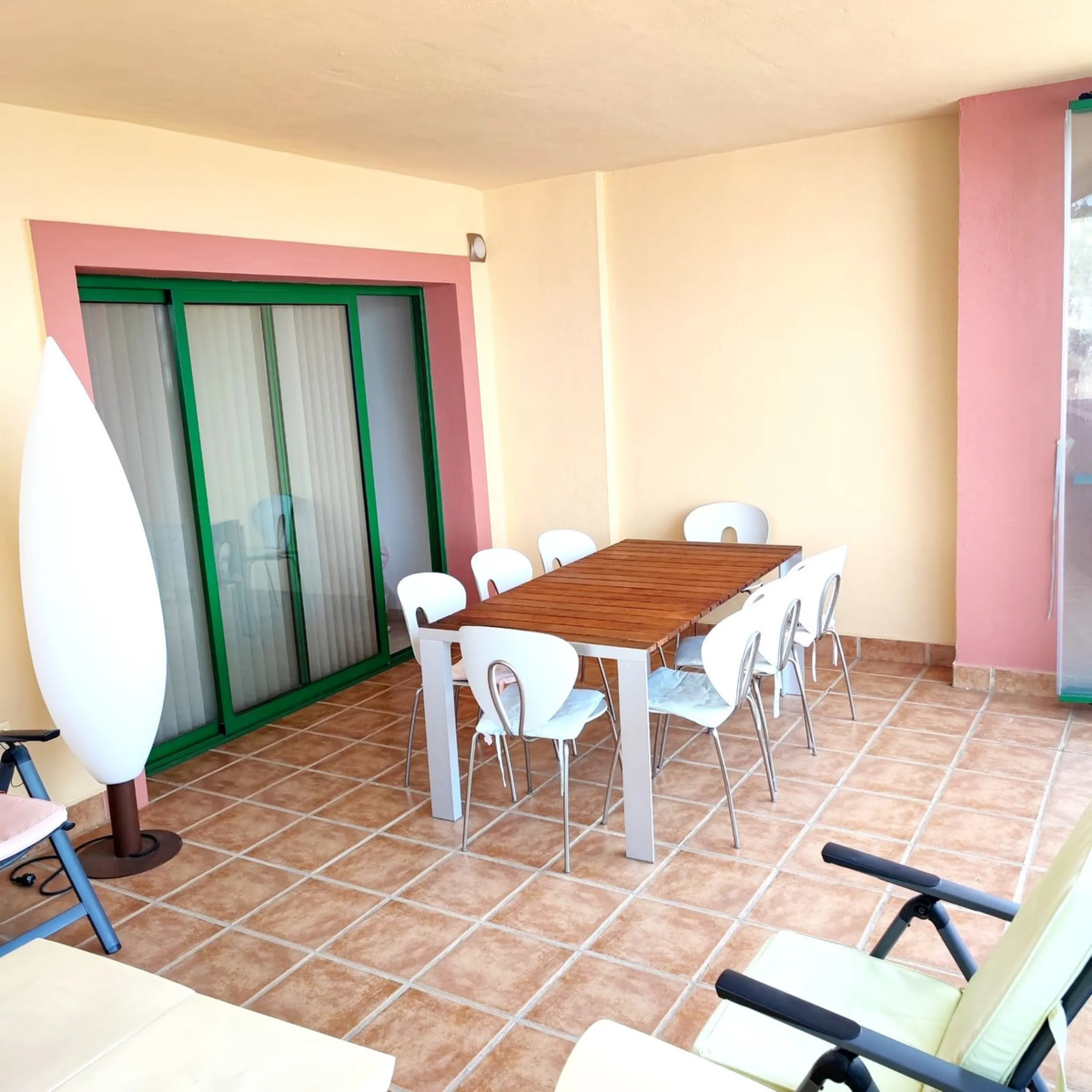Large duplex penthouse with sea views and south facing orientation less than one kilometer from the beach.