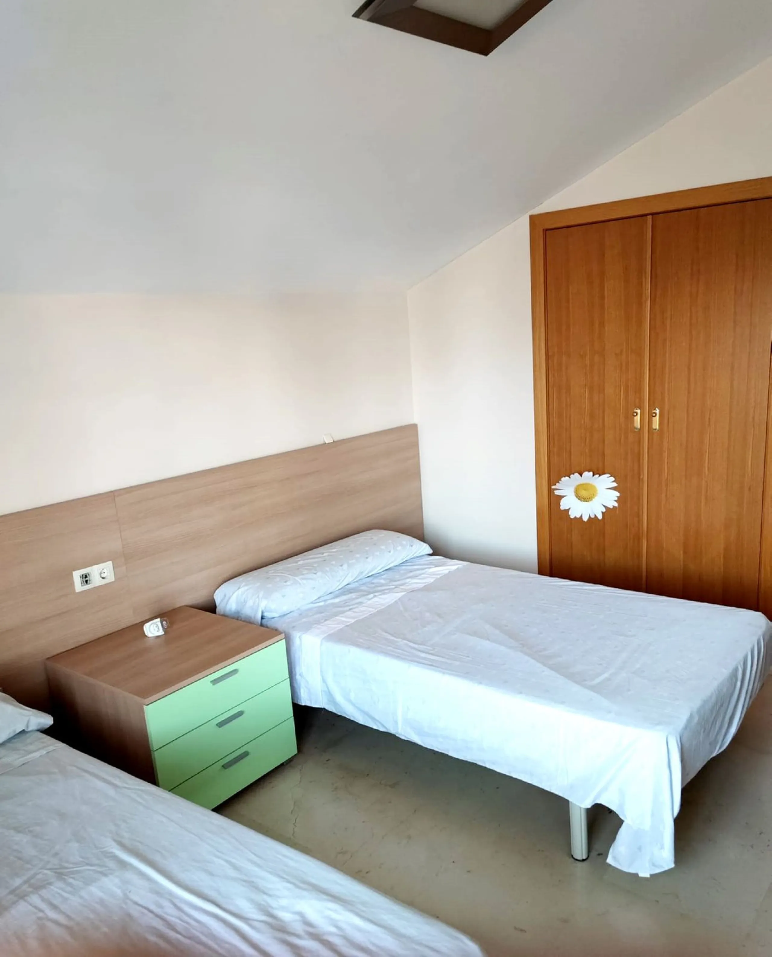 Large duplex penthouse with sea views and south facing orientation less than one kilometer from the beach.