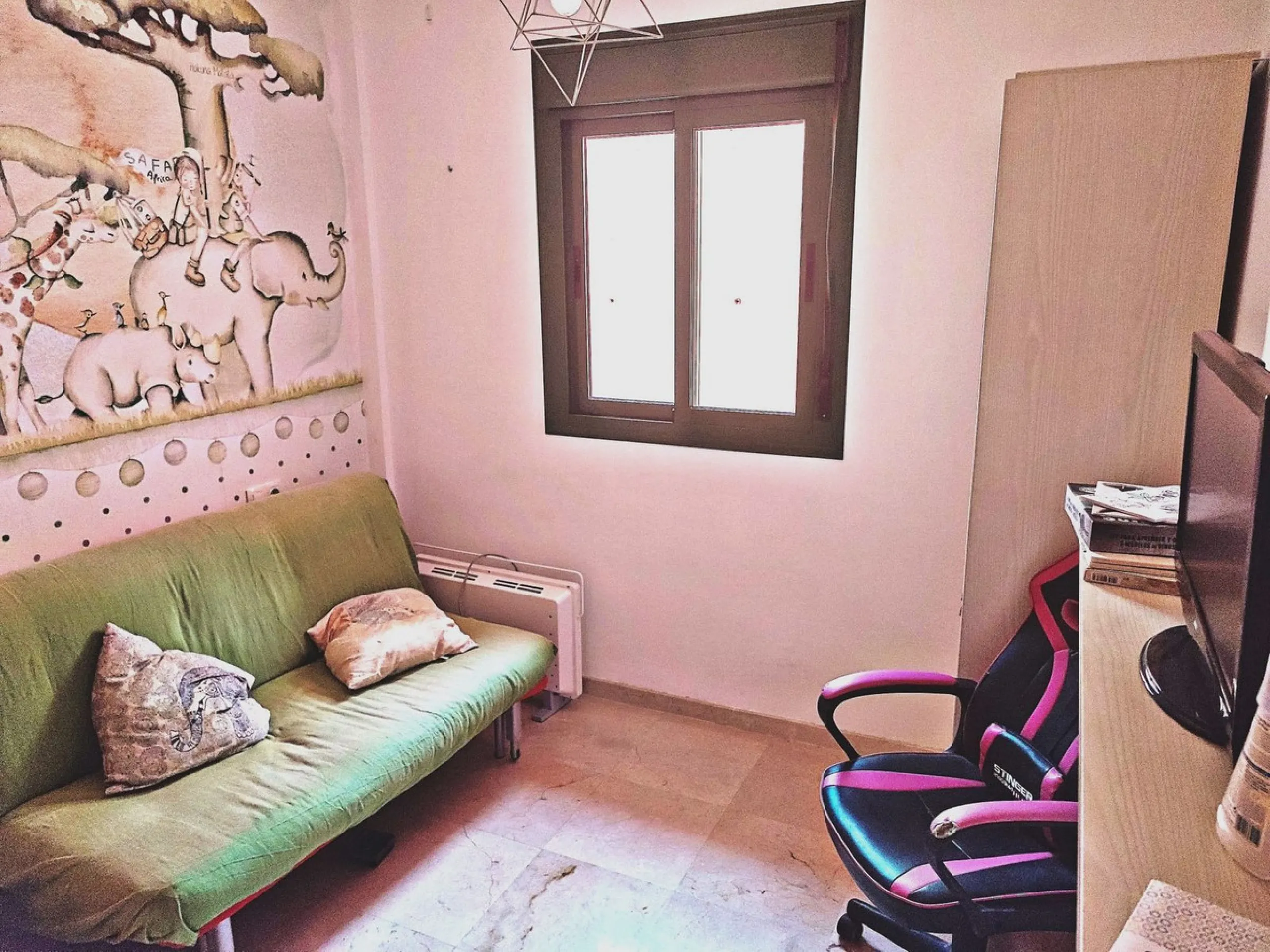 Large duplex penthouse with sea views and south facing orientation less than one kilometer from the beach.